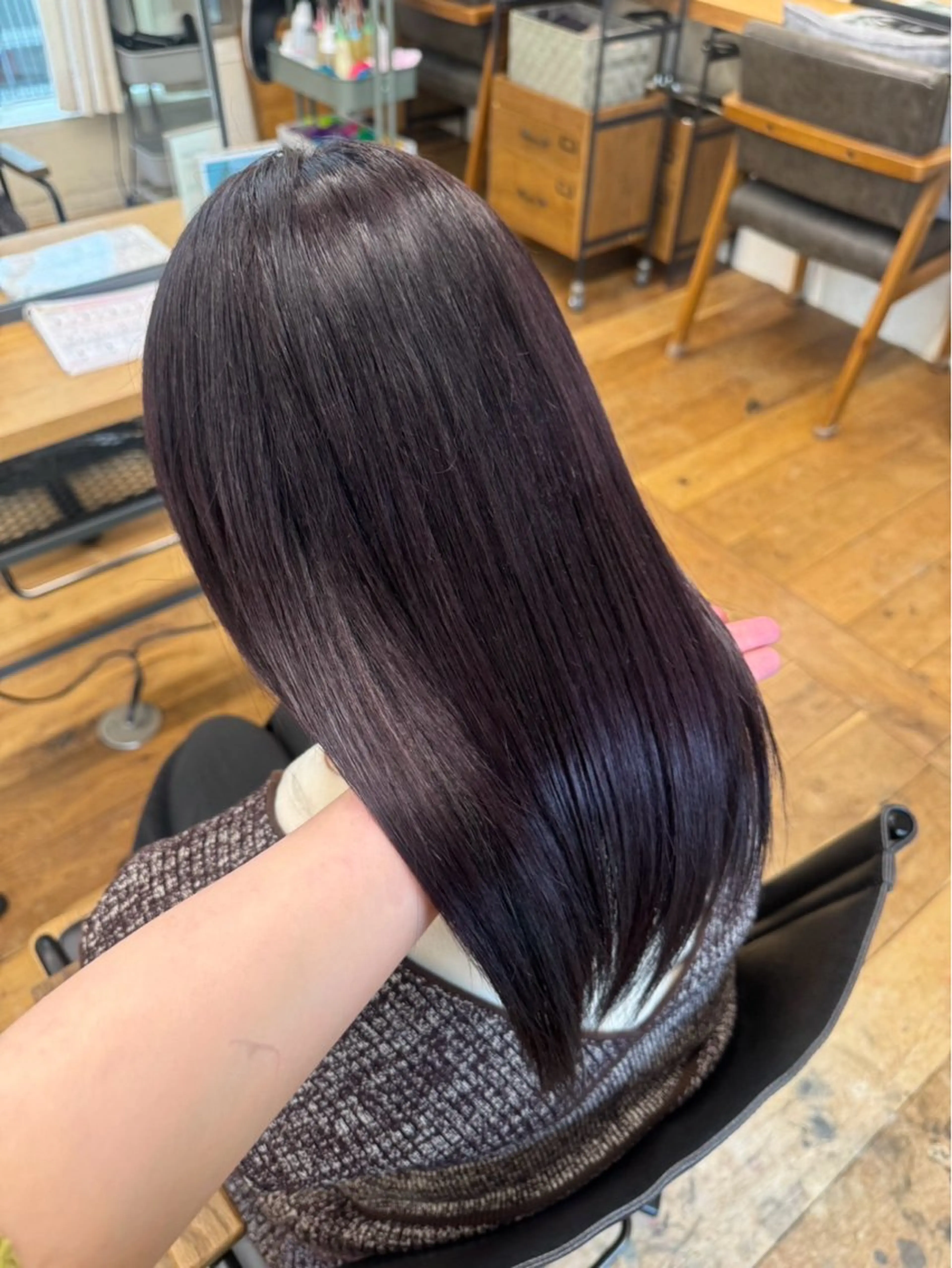 セミロング カラー よこやま なぎさのヘアスタイル