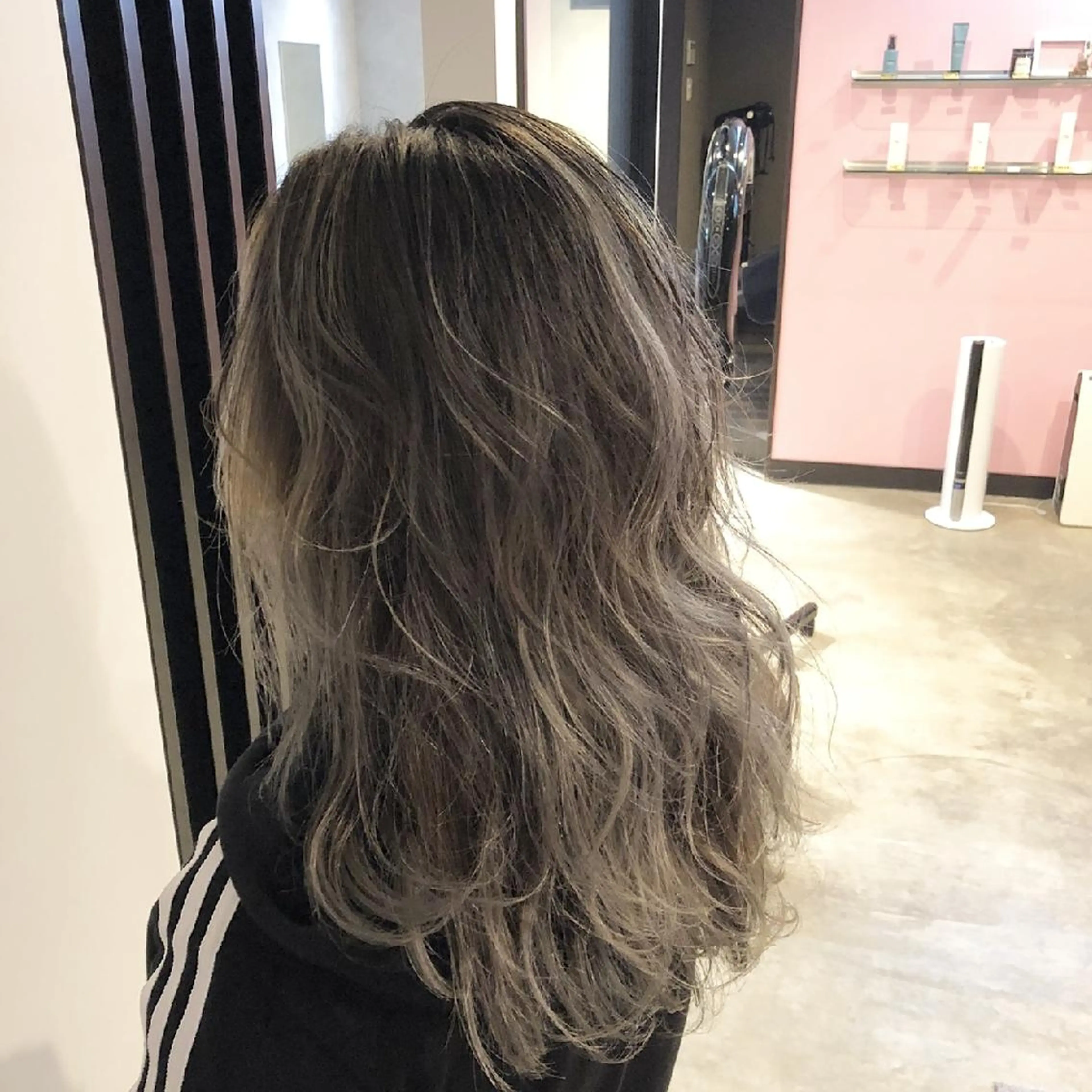 セミロング カラー バレイヤージュ レイヤーカット LOOKER所属・looker ルーカーのヘアスタイル