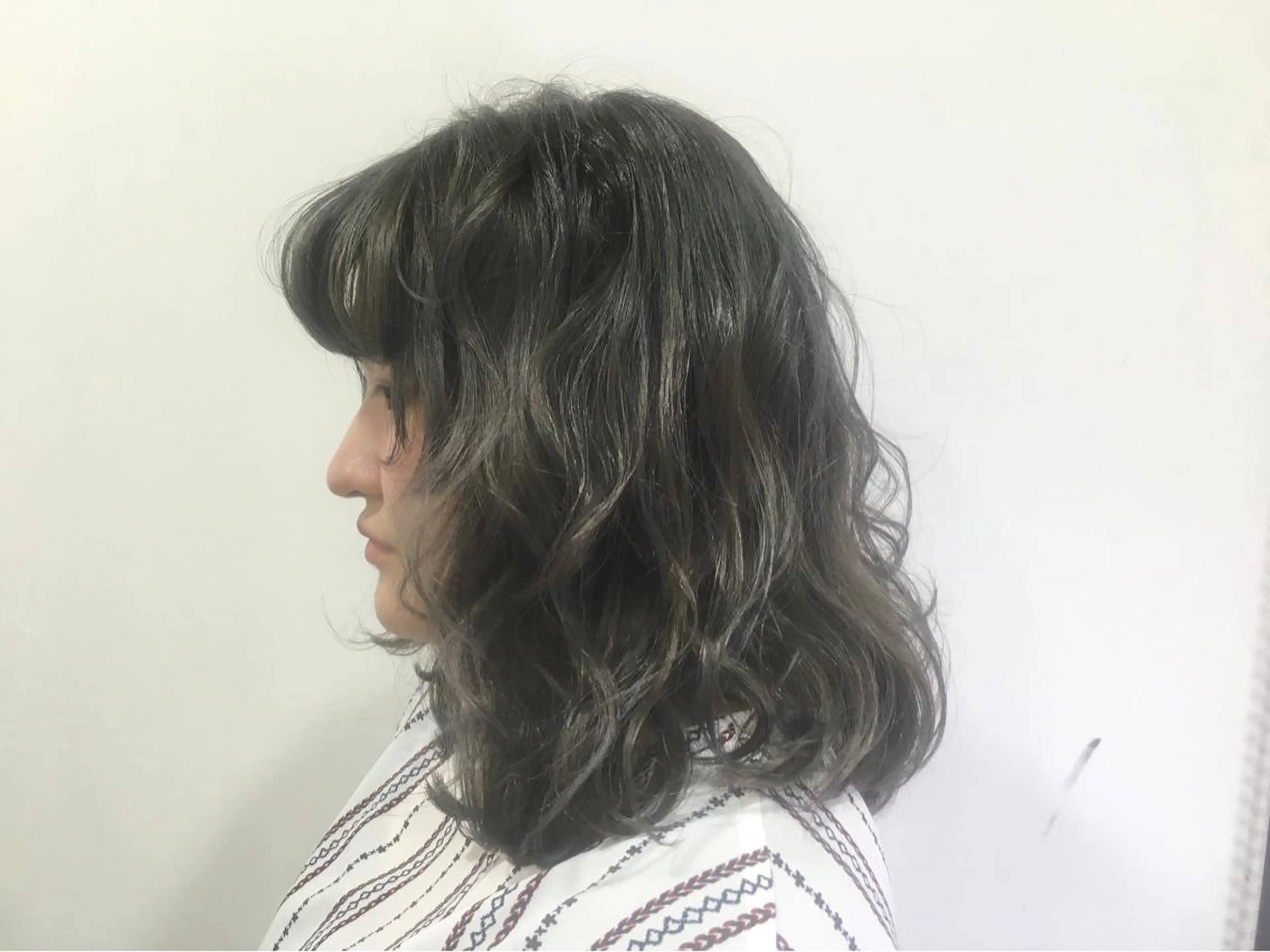 カラー シルバー 早川 真幸のヘアスタイル