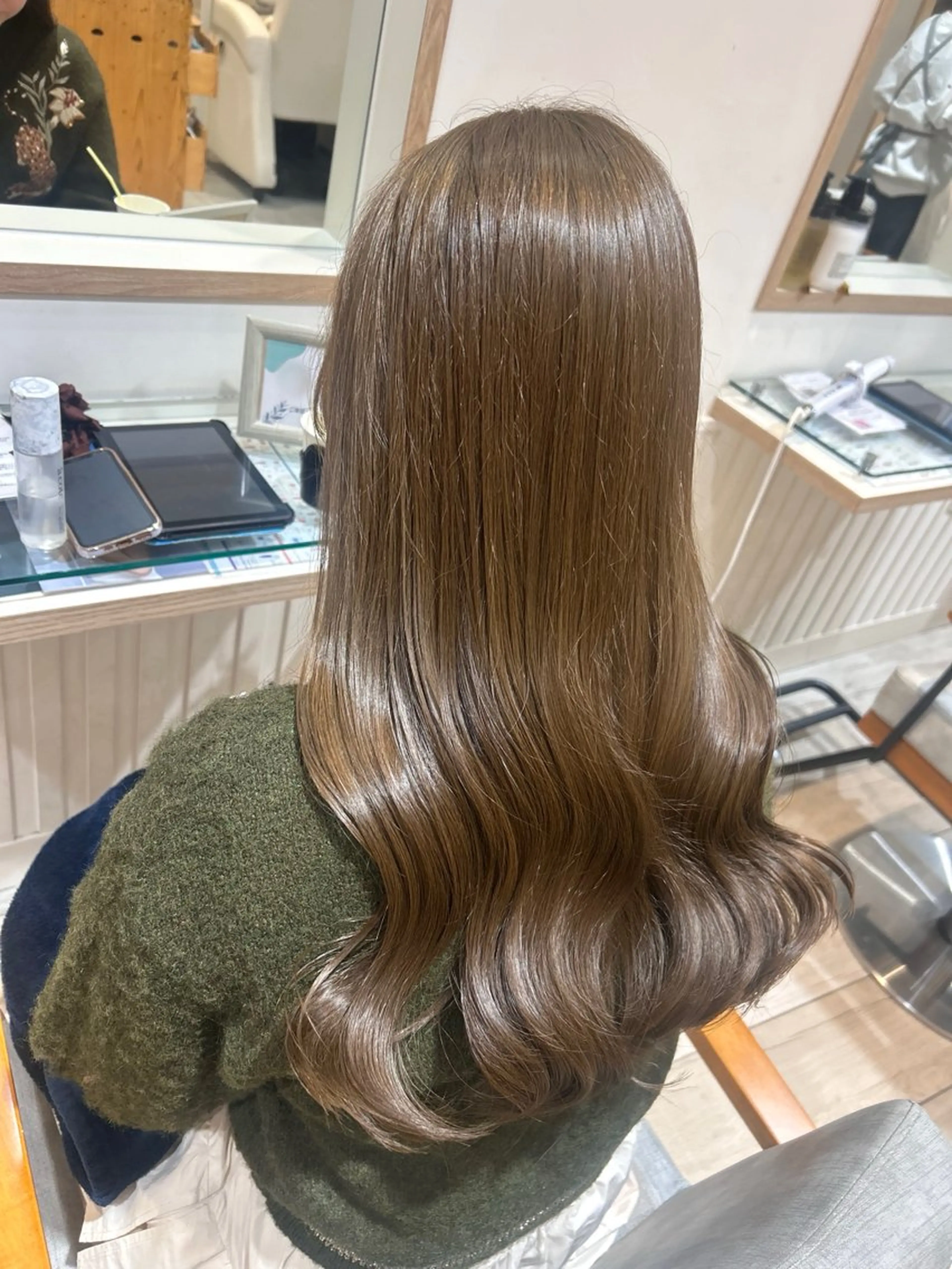 ロング カラー ベージュカラー ヘアカラー トリートメント 大川 夏実のヘアスタイル