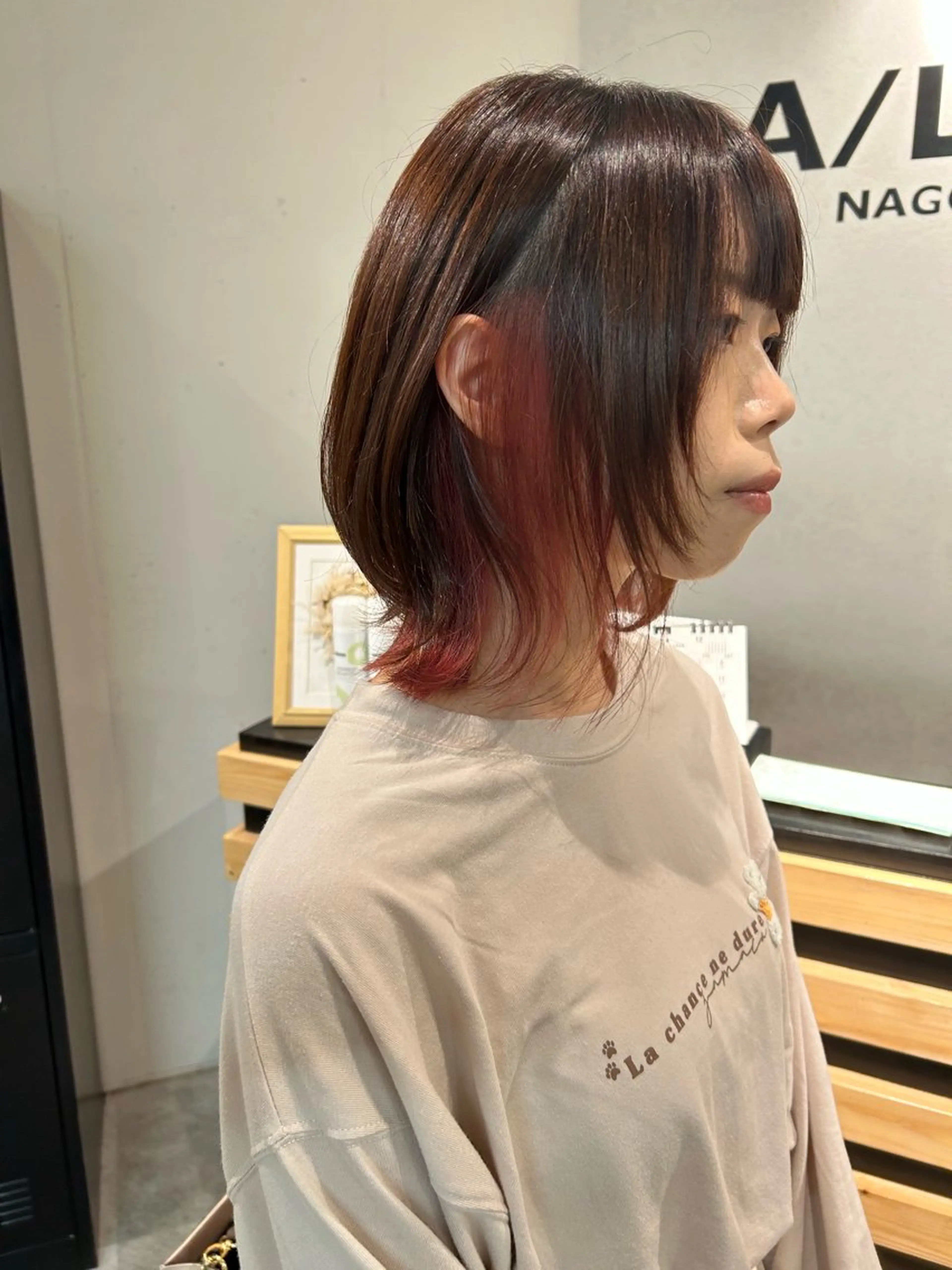ミディアム カラー ブラウンカラー インナーカラー ピンクカラー ピンクブラウン ヘアカラー トリートメント ウルフカット レイヤーカット上柿のヘアスタイル