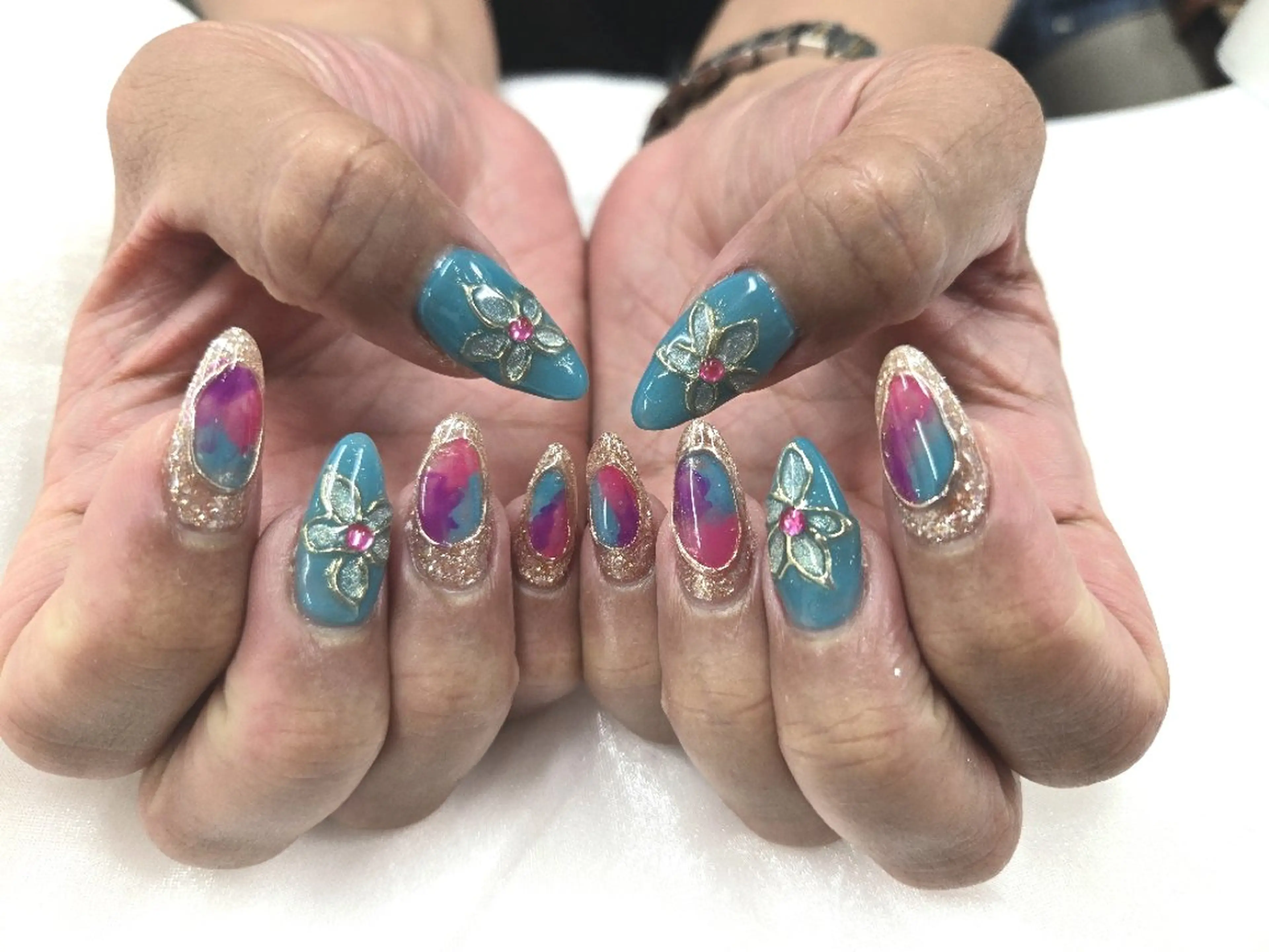 ネイル アートネイル オーロラネイル チークネイル 成人式 ジェルネイル ハンドネイル 河野ちえ (雑誌掲載サロン)のネイルデザイン