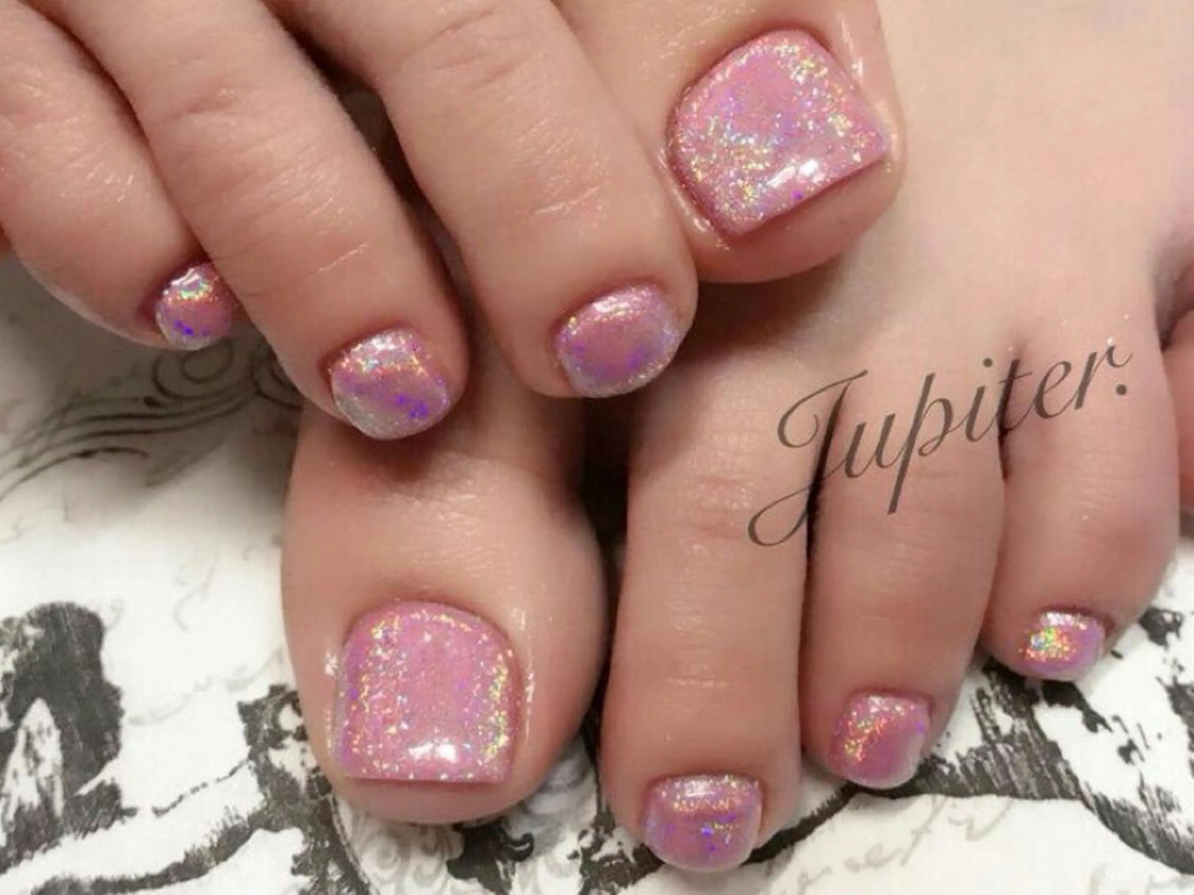 ネイル ラメ(グリッター) ピンク フットネイル Jupiter .のネイルデザイン