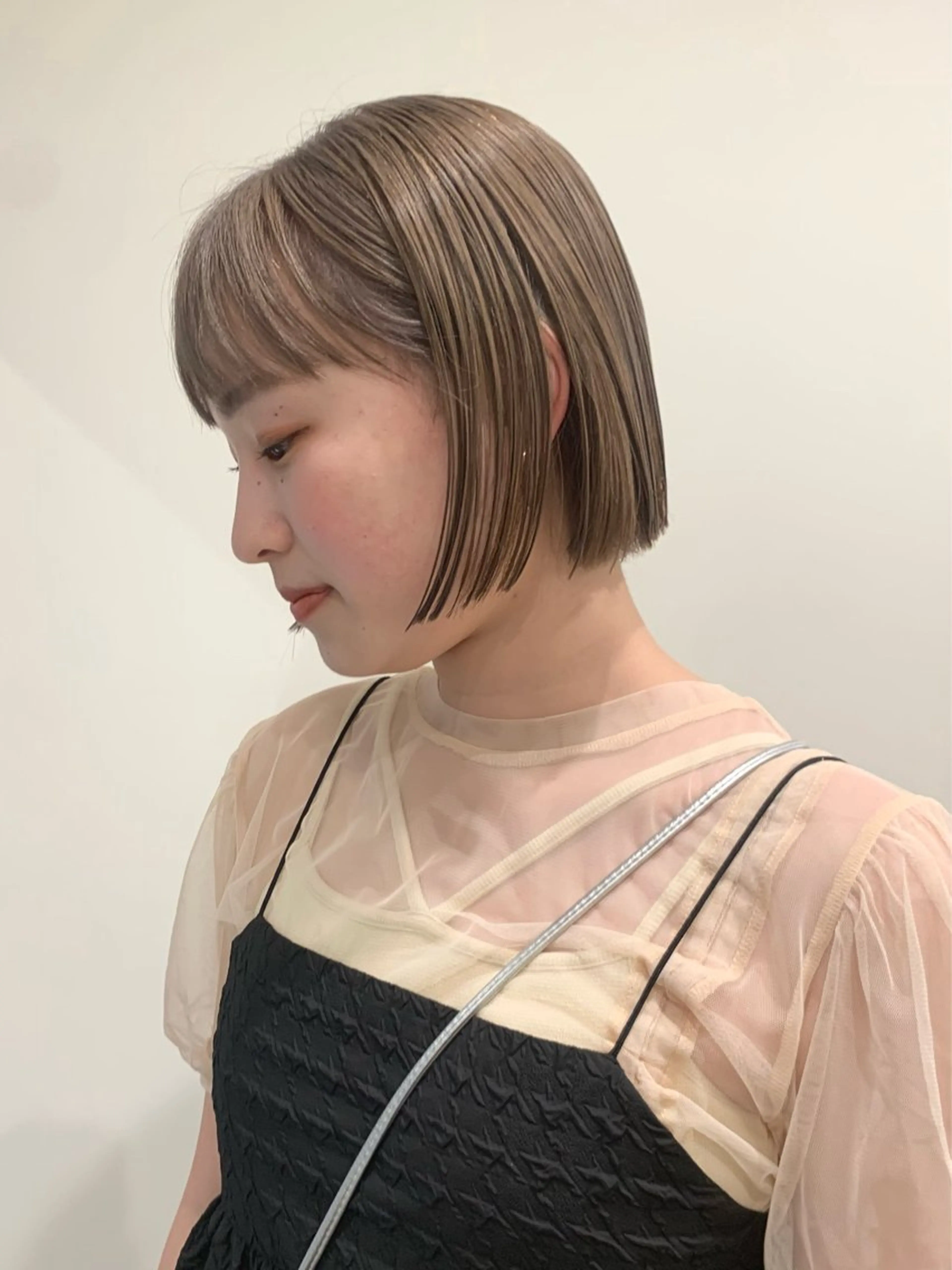 ミディアム カラー ベージュカラー ホワイトベージュ ボブ カット ヘアカラー 落合希 Olivebeigeのヘアスタイル