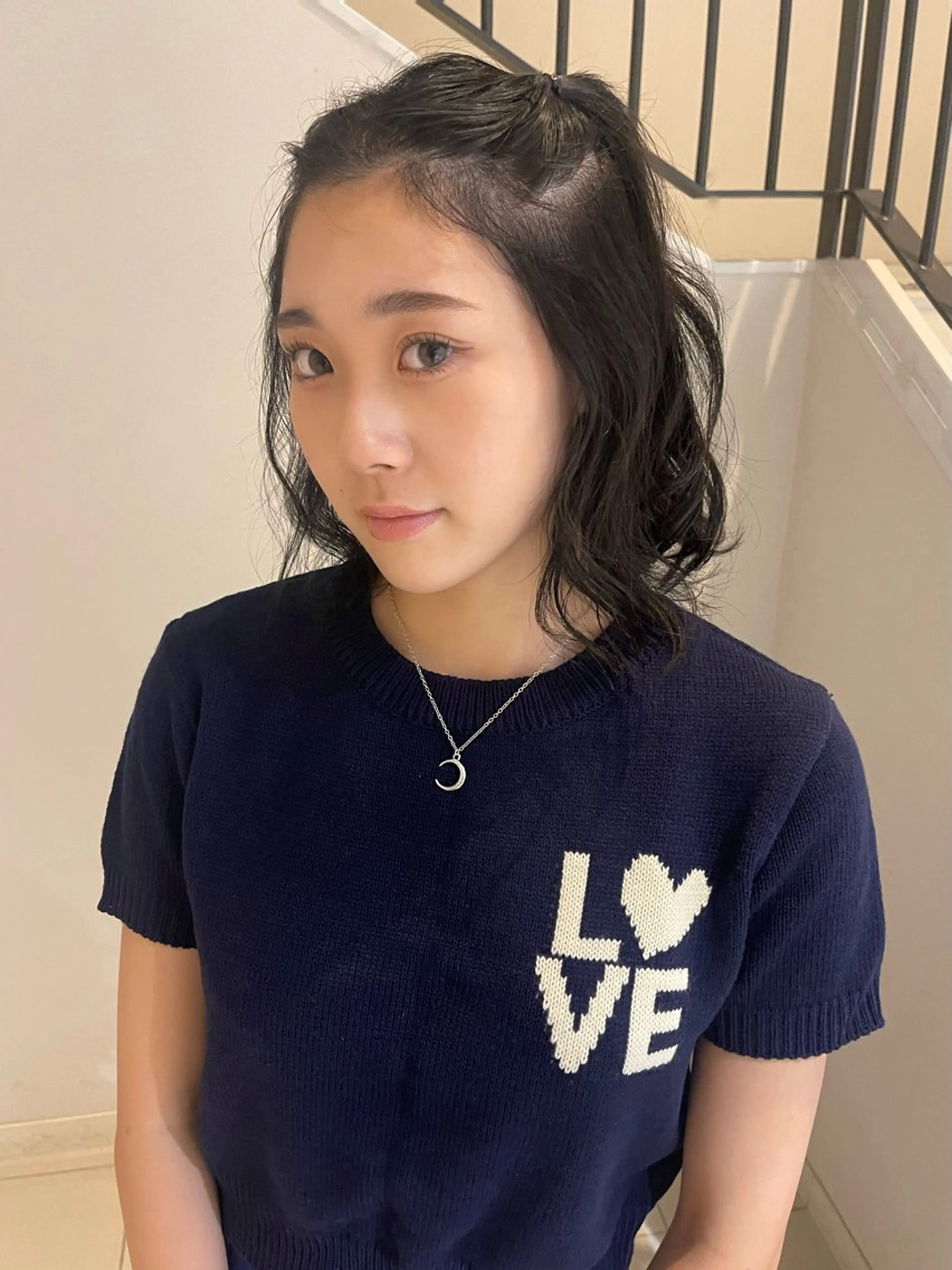 ミディアム ボブ カット ミワ ハナのヘアスタイル