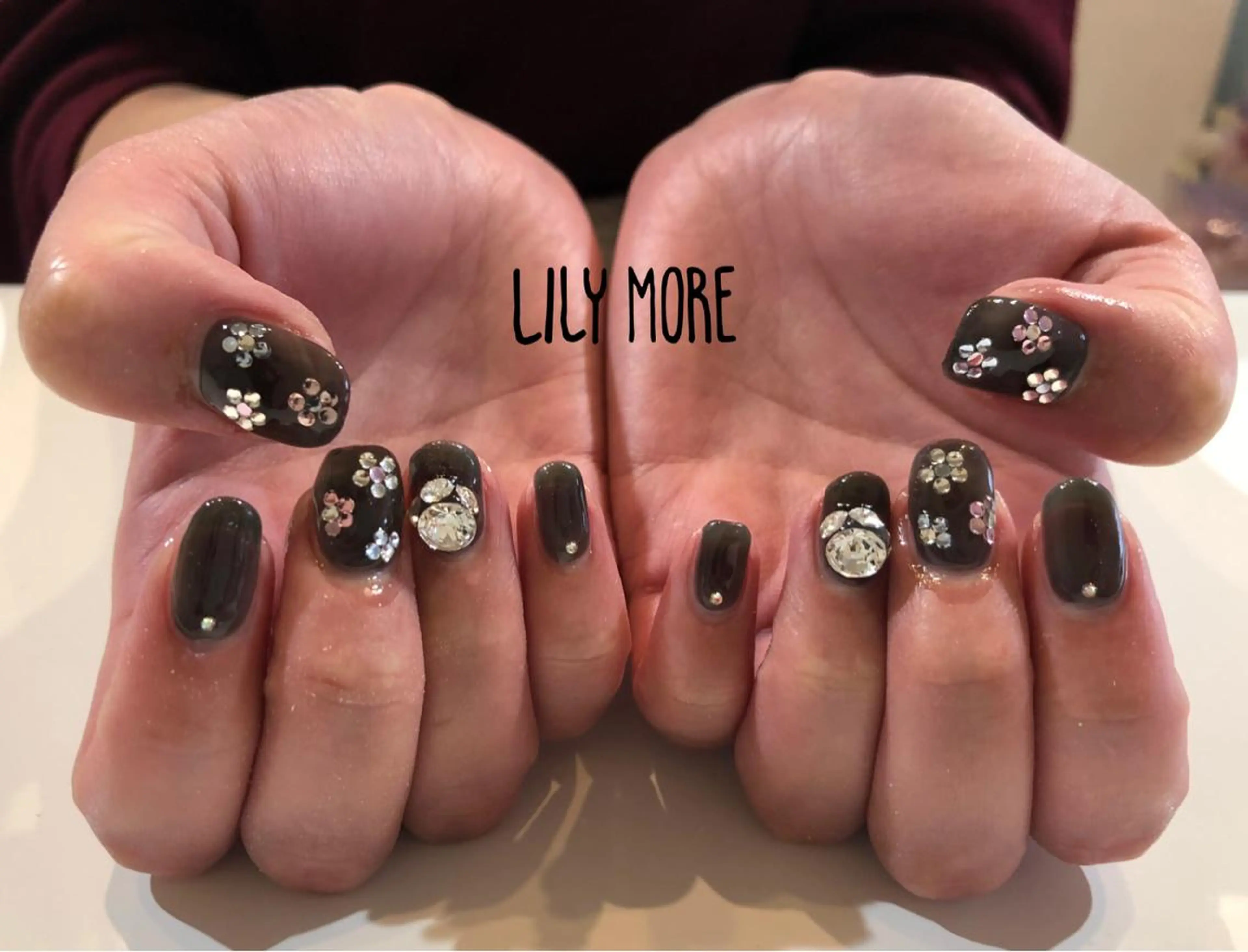 ネイル フラワーネイル ストーンネイル Lily closetのネイルデザイン