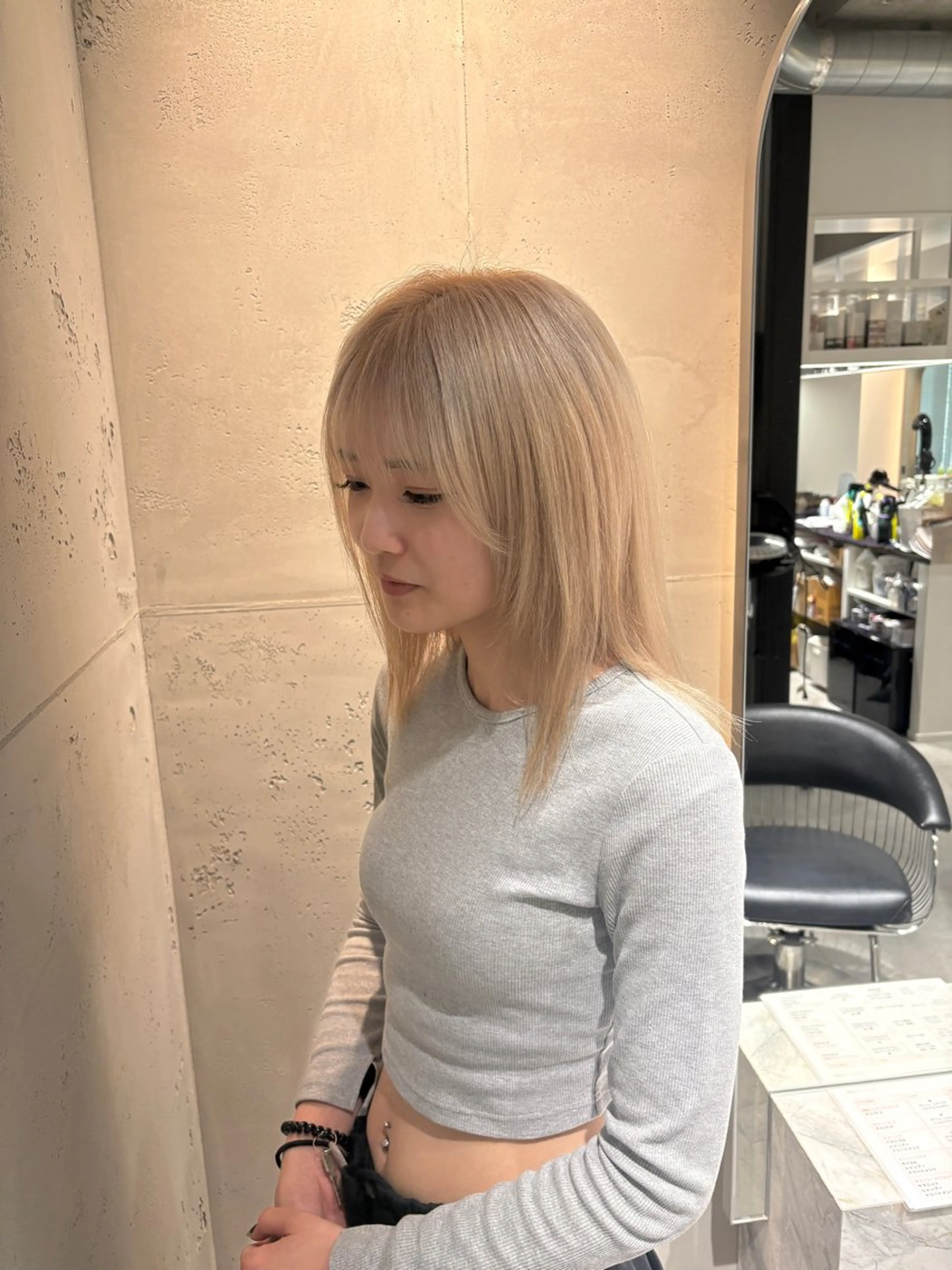 セミロング カラー ベージュカラー ブリーチ ホワイトベージュ 宮木 海斗のヘアスタイル