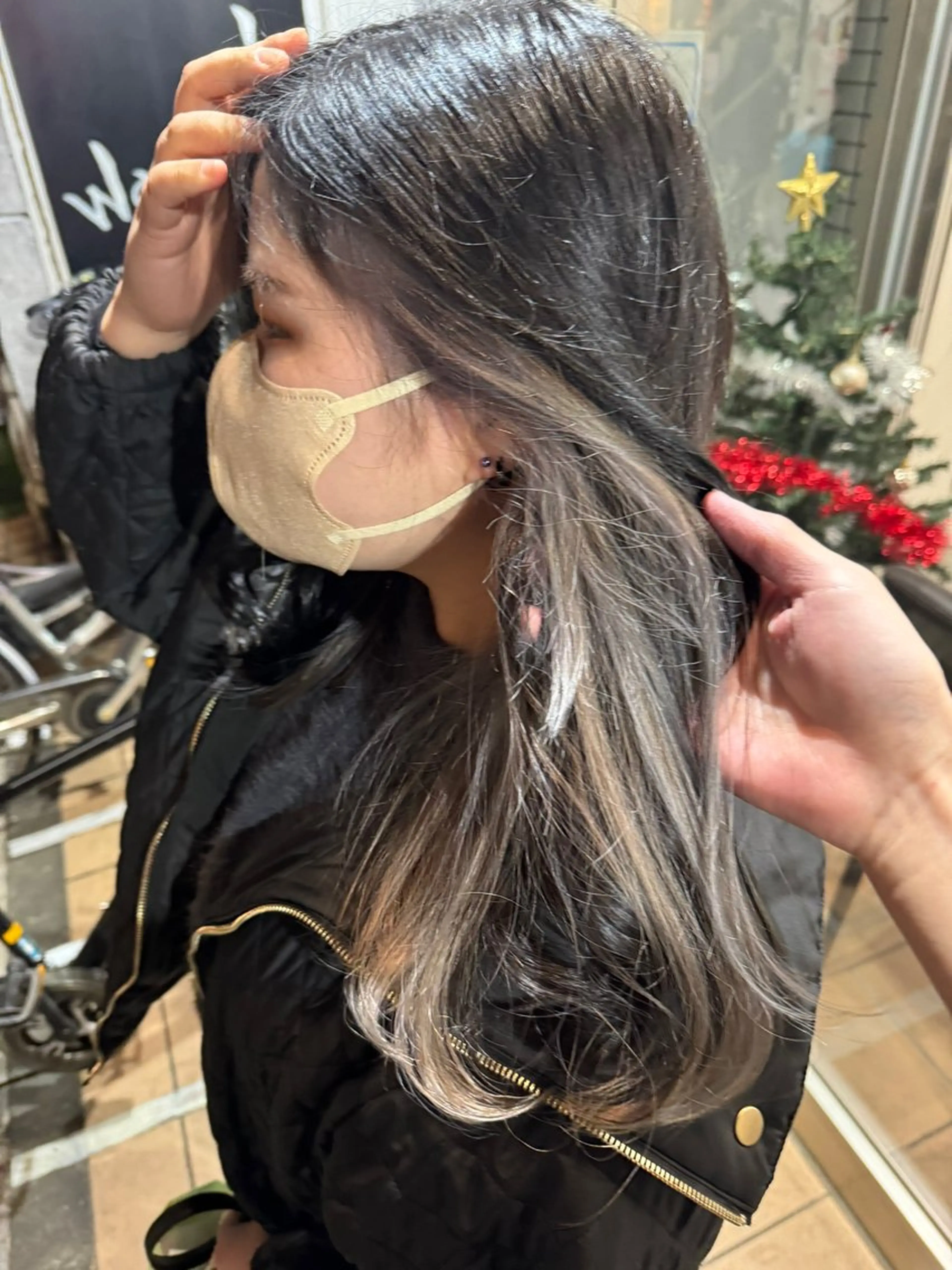 ロング カラー ヘアアレンジ 黒髪 ブリーチ ブルーカラー ブルーブラック デザインカラー カット ヘアカラー トリートメント Zina 大宮所属・目黒 碧人のヘアスタイル