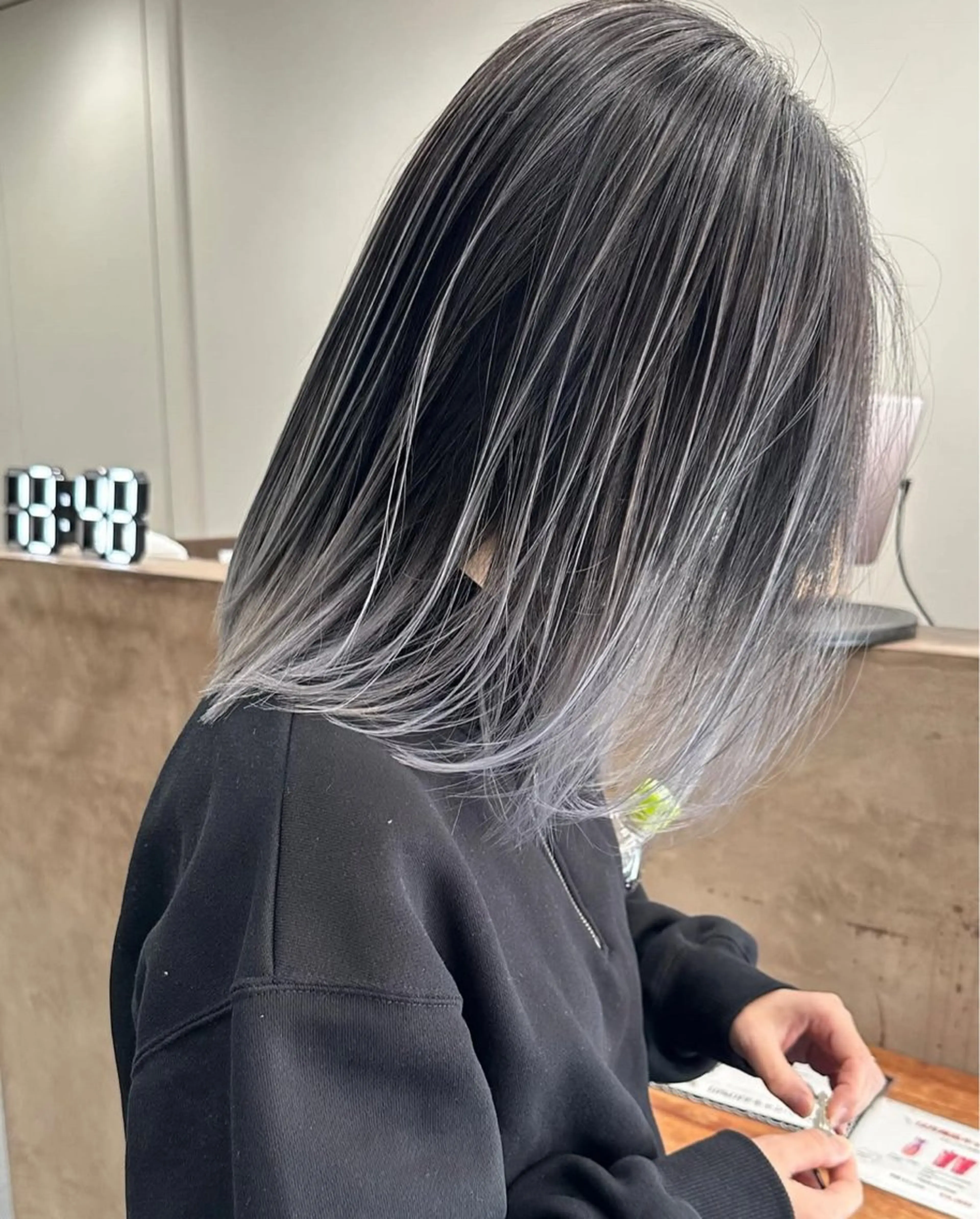 ミディアム カラー 難波 海のヘアスタイル