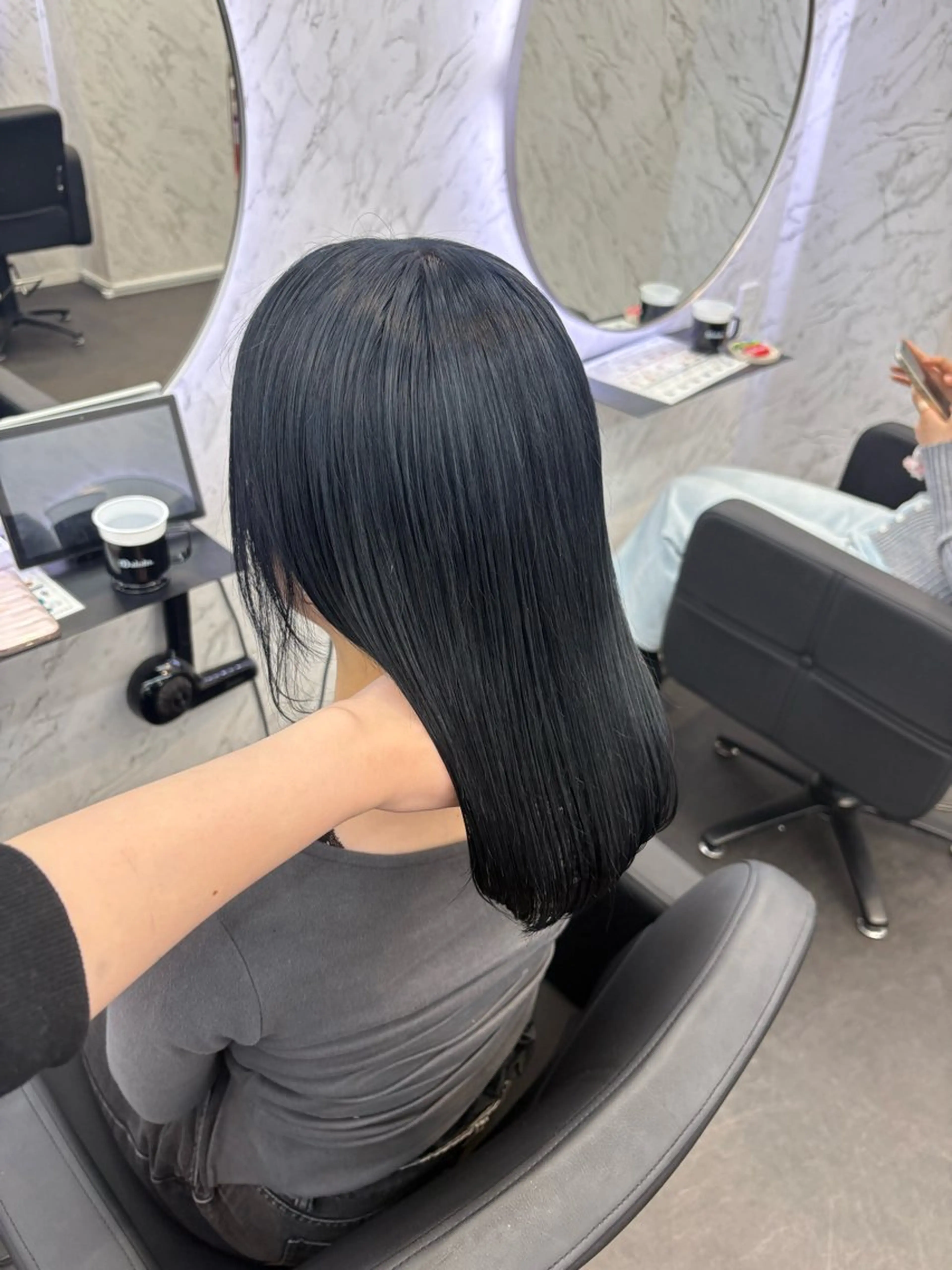 セミロング カラー 黒髪 ブルーカラー ブルーブラック カット ヘアカラー hair salon dot. mooda 韓国風サロン 町田店所属・韓国風ヘア🎀🩶 /♡𝓝𝓸𝓪♡のヘアスタイル