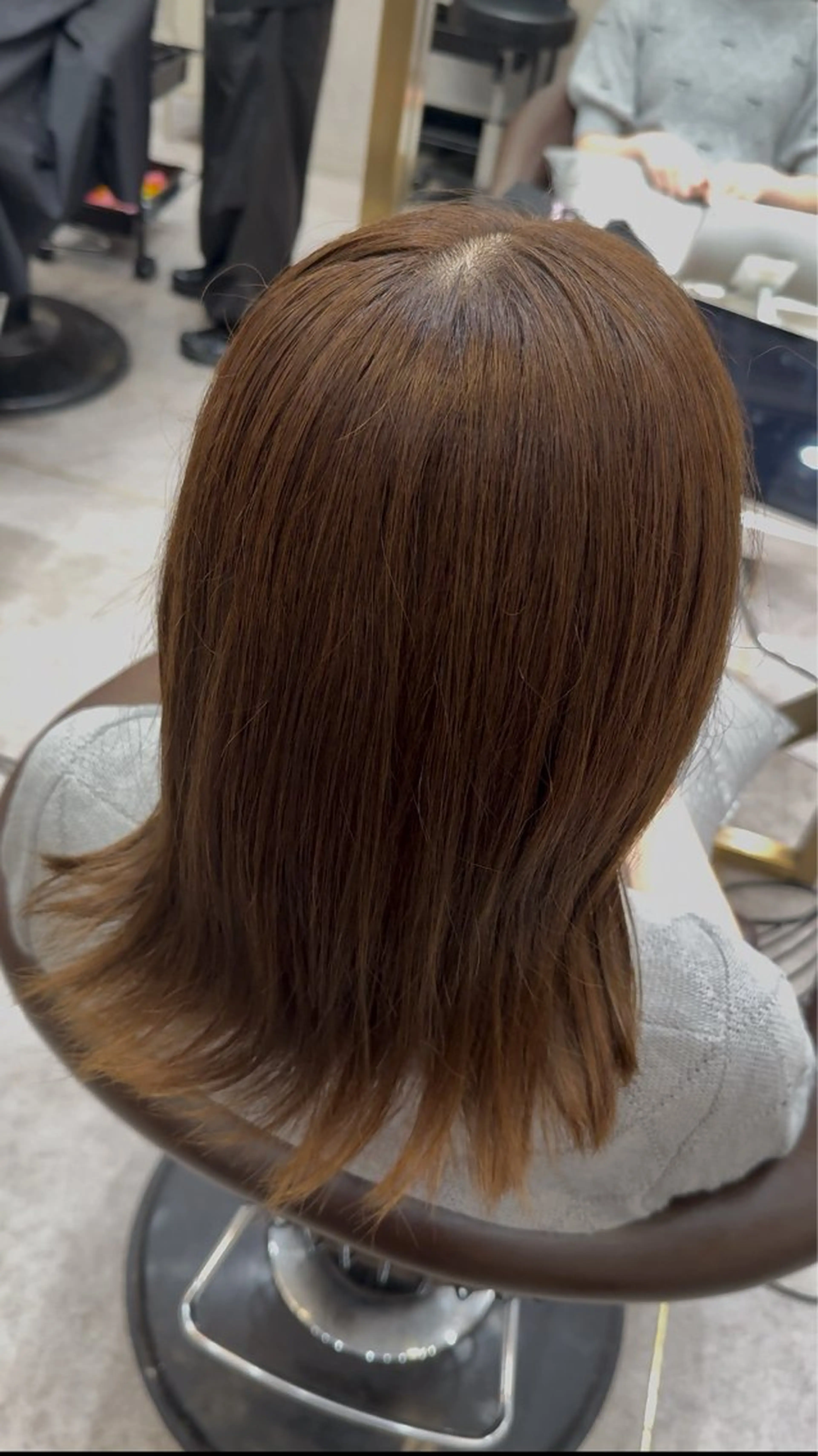 セミロング ヘアカラー トリートメント Nanami / ベージュ/グレージュのヘアスタイル