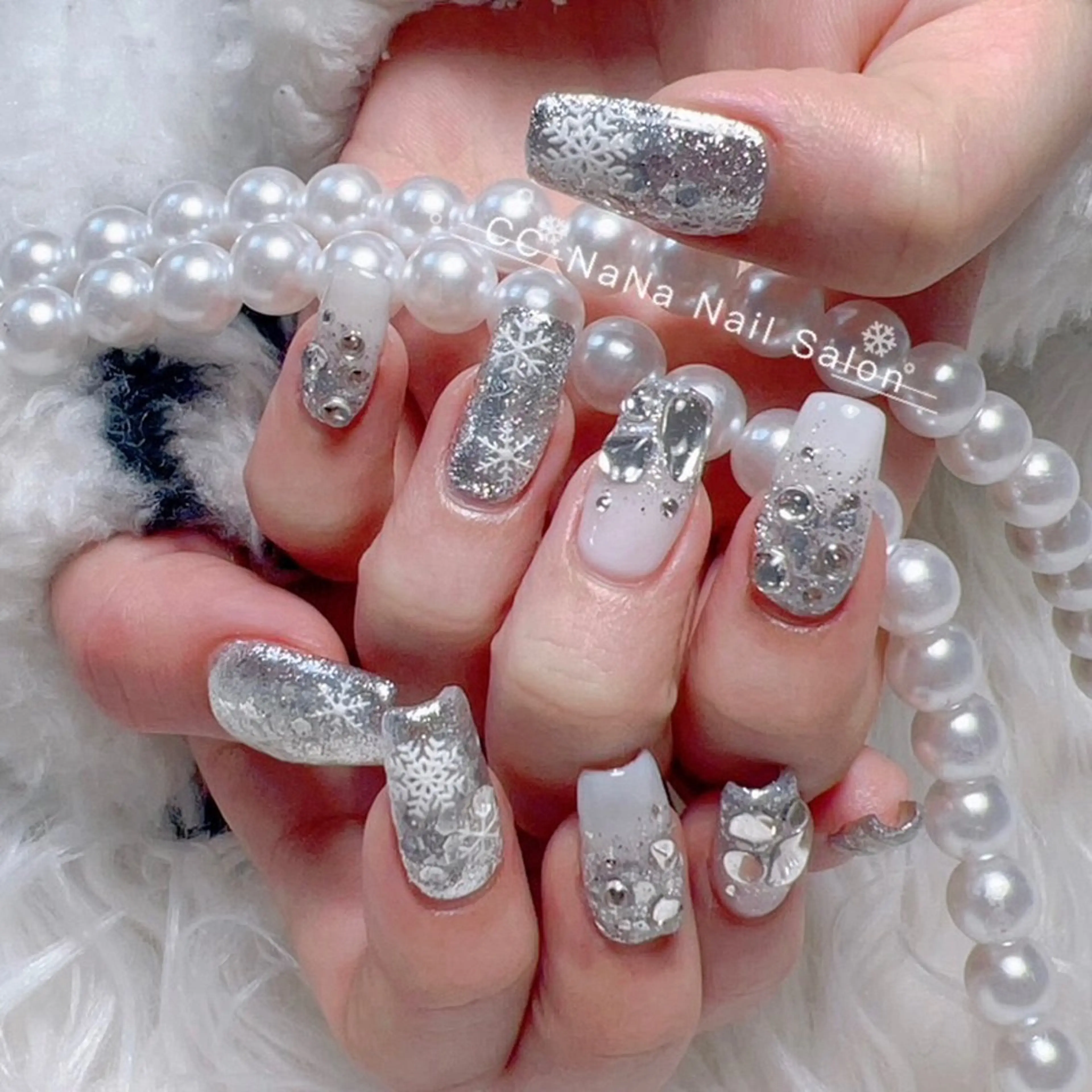 ネイル チークネイル フラッシュネイル ハート キラキラネイル 韓国ネイル ハンドネイル CC  NaNa ワンホンネイル🌙Nのネイルデザイン