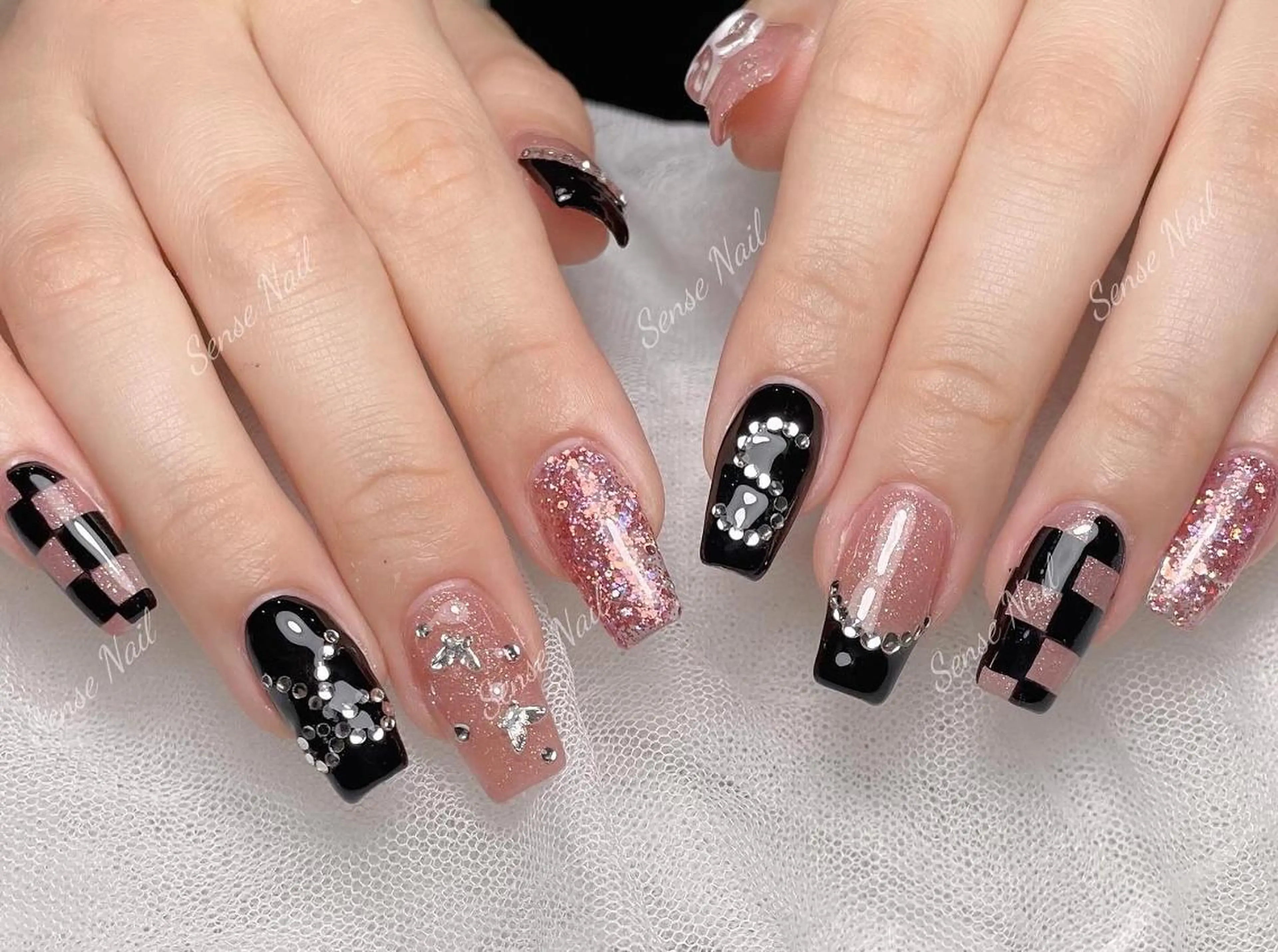 ネイル Queening 🦋のネイルデザイン