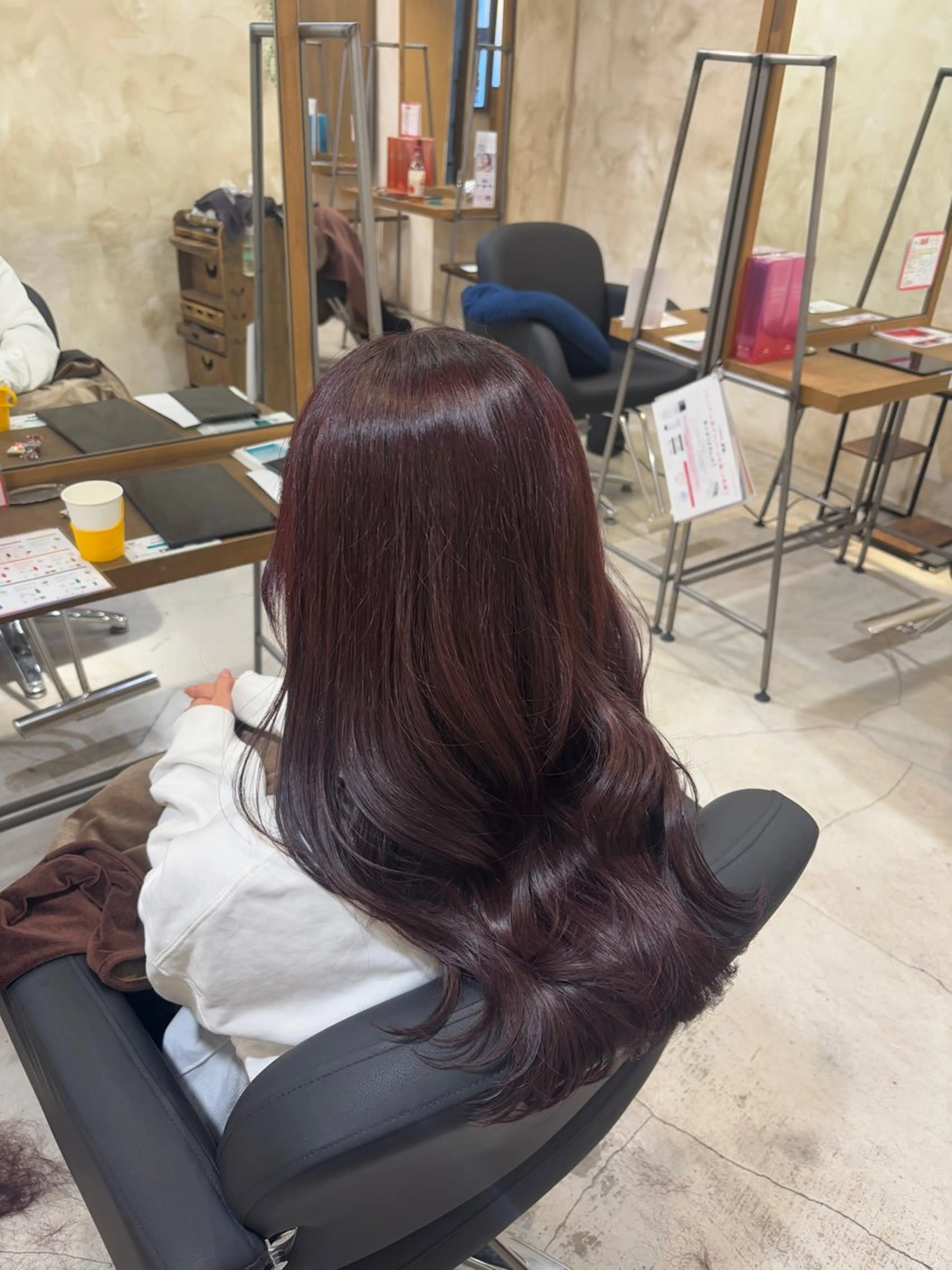 ロング カラー レッドカラー カット ヘアカラー トリートメント ツヤカラー🫧Sae ネイルモデル募集中のヘアスタイル