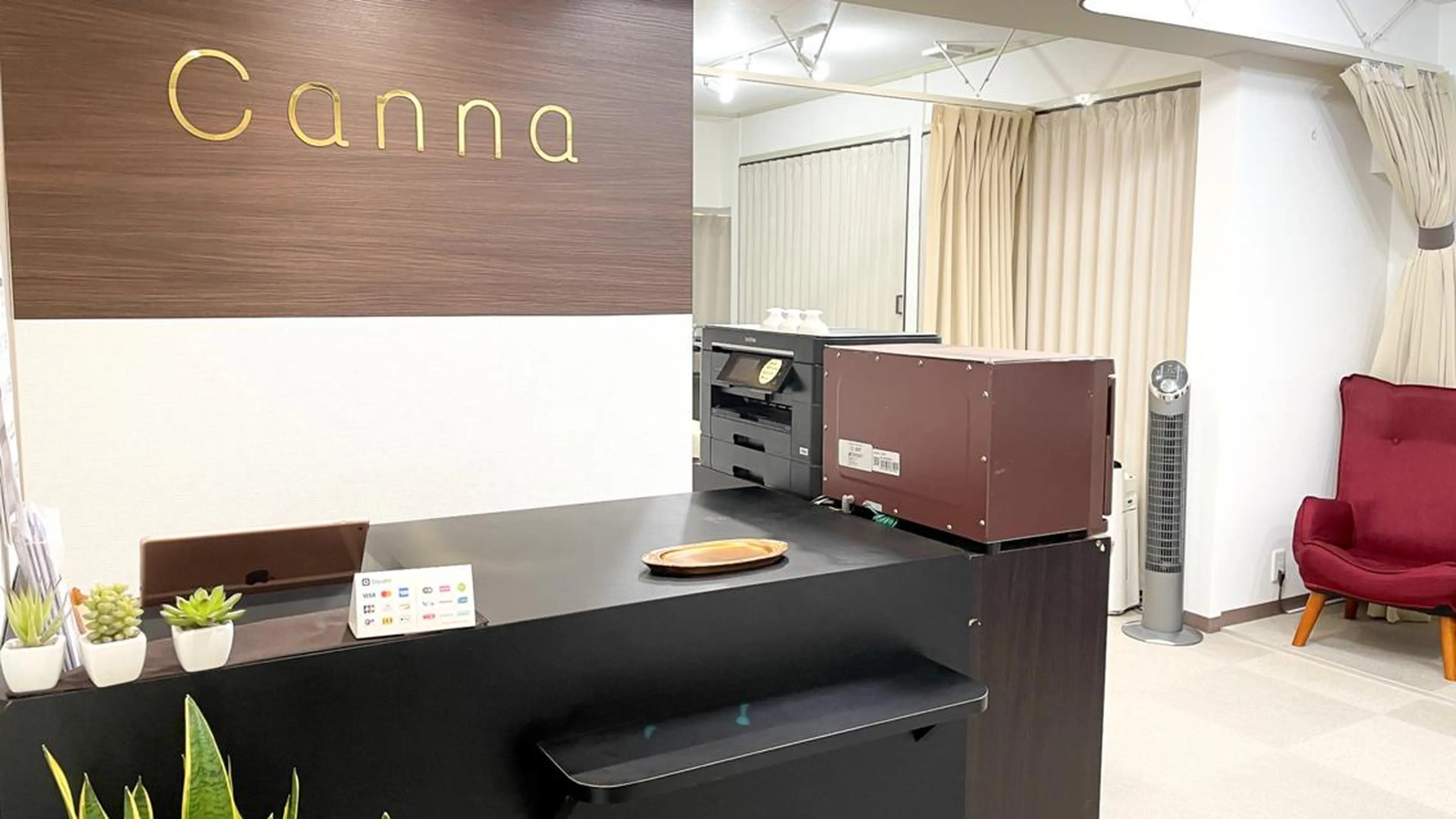 【美容鍼・小顔鍼】 鍼灸師　吉田洋美のエステ・リラクイメージ