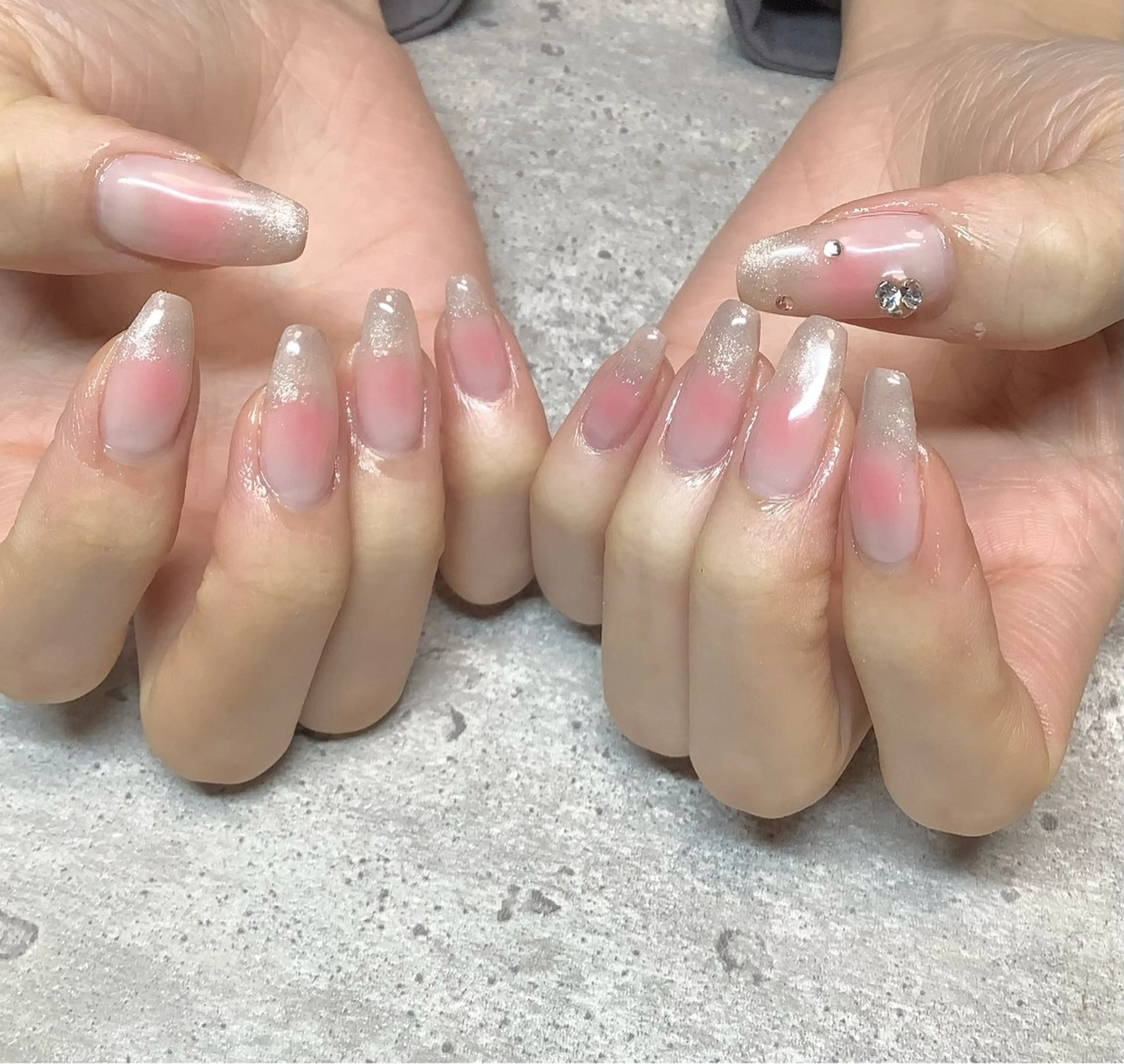 【オフ込み】チークネイル×マグネットグラデーションの写真