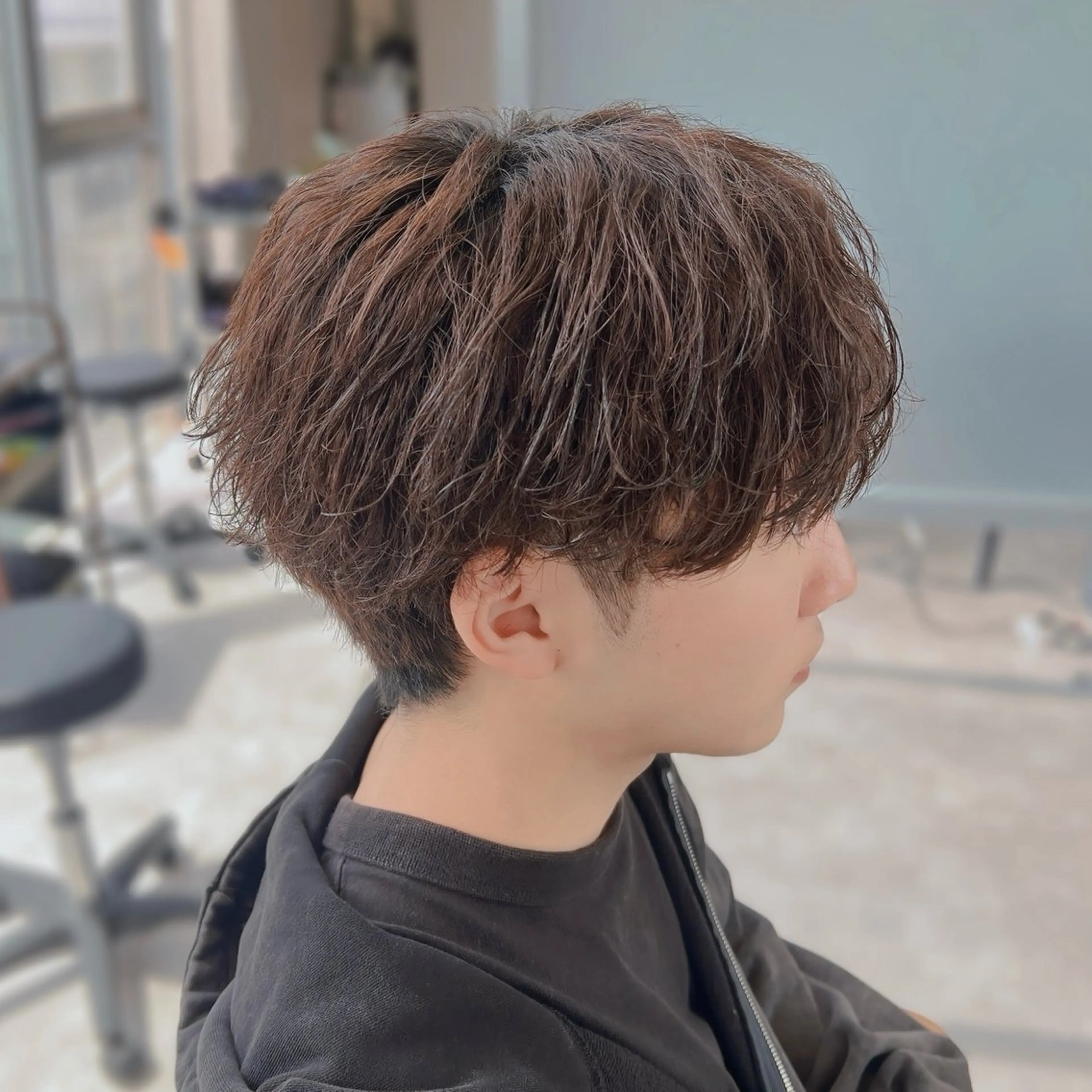 ミディアム パーマ メンズ ミディアムパーマ メンズパーマ フェザー/ゆるふわ パーマ/鐘ヶ江 航青のヘアスタイル