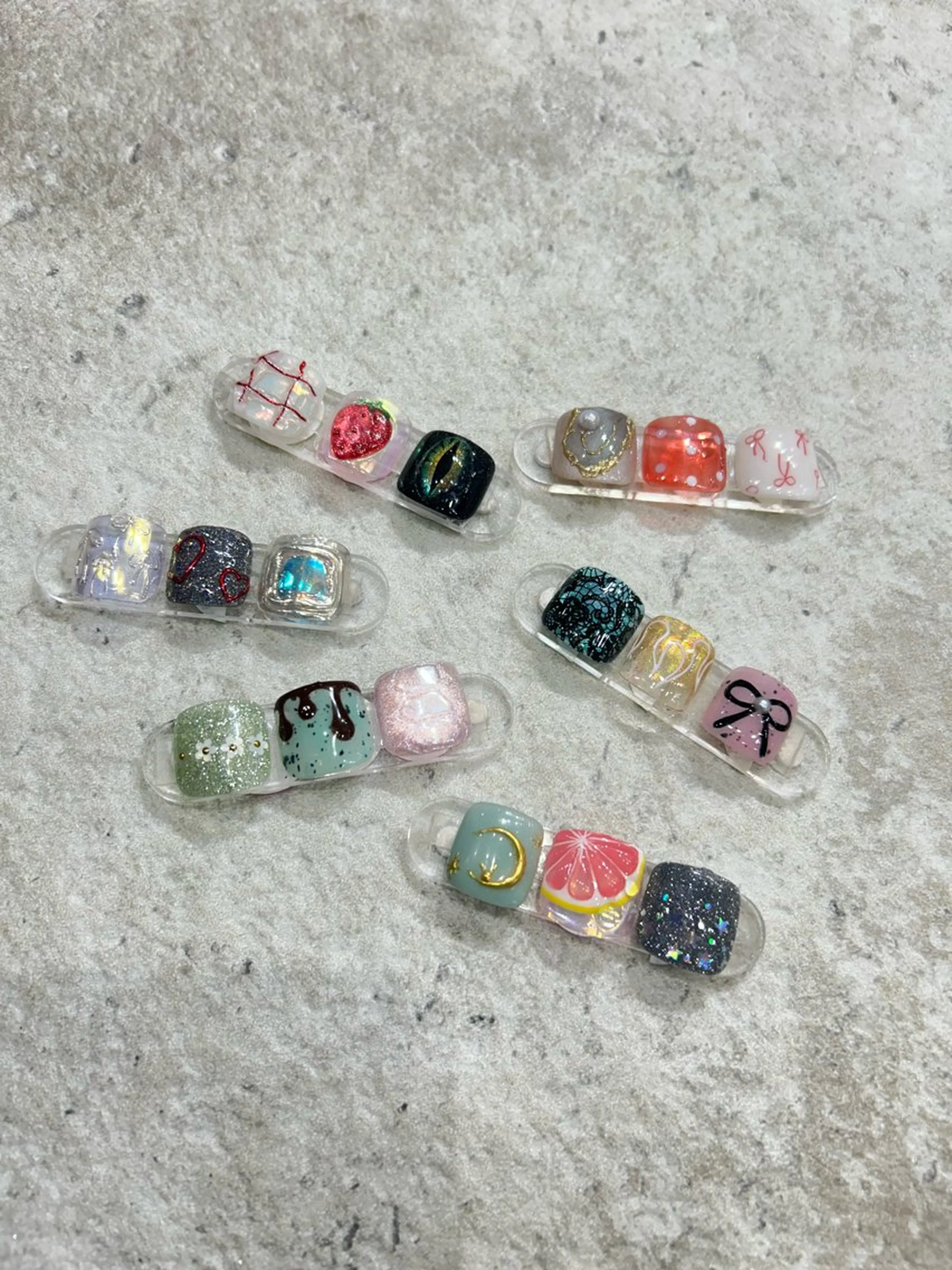 オフ🈶親指デザインの写真