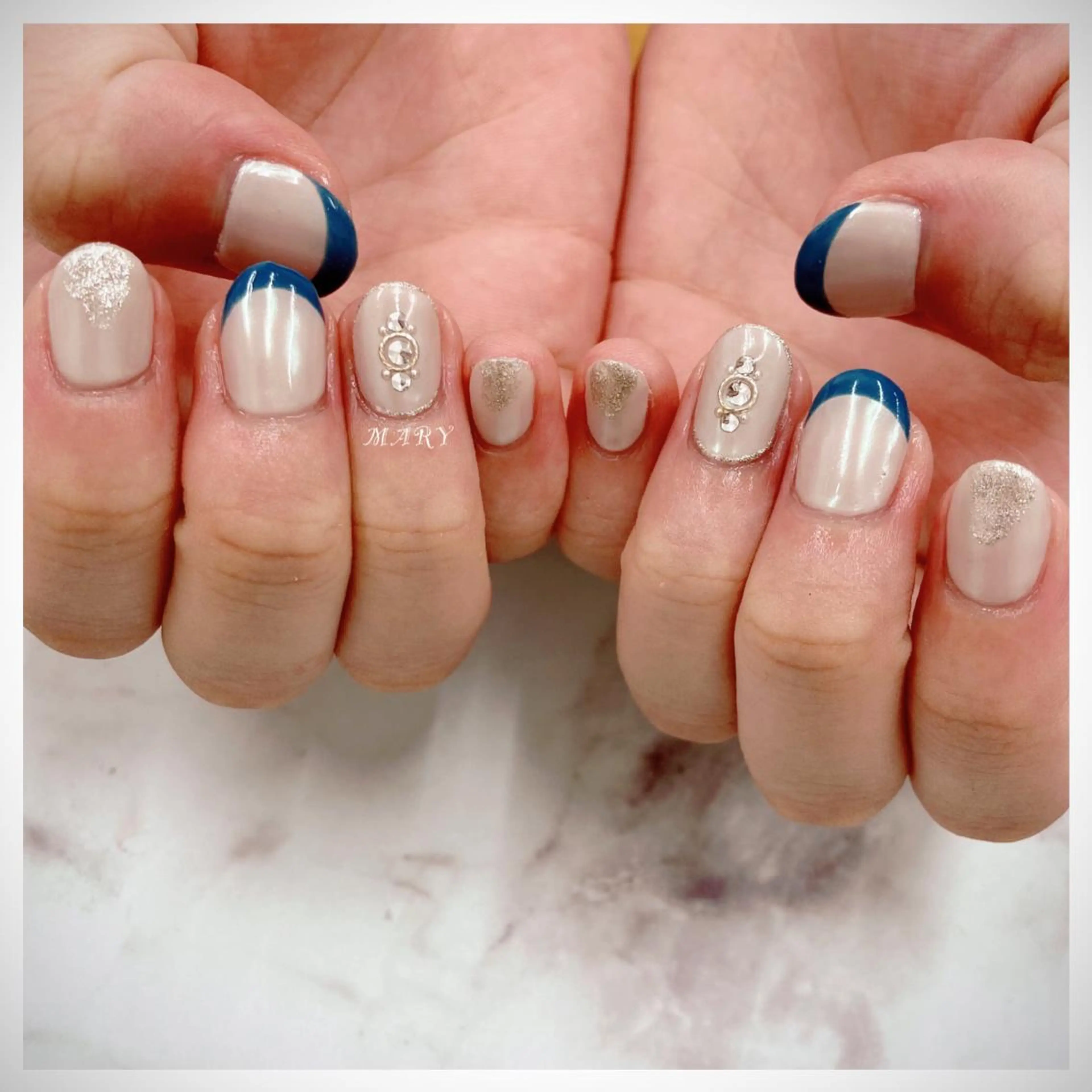 ネイル オーロラネイル ブルー フレンチネイル ニュアンスネイル ワンカラーネイル ハンドネイル Mary nail .narumiのネイルデザイン