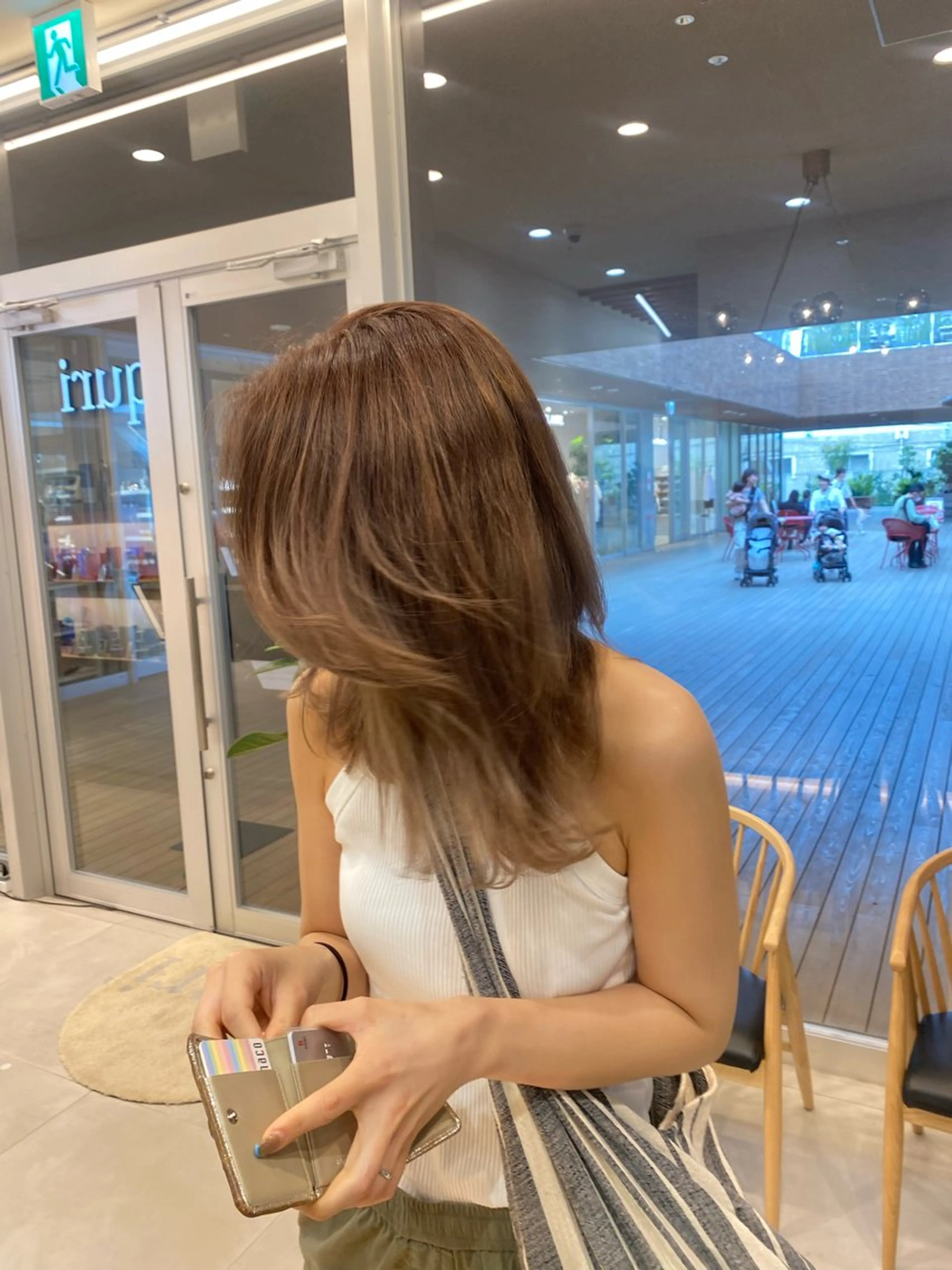 セミロング equri自由が丘所属・小林真咲 /レディースカットのヘアスタイル