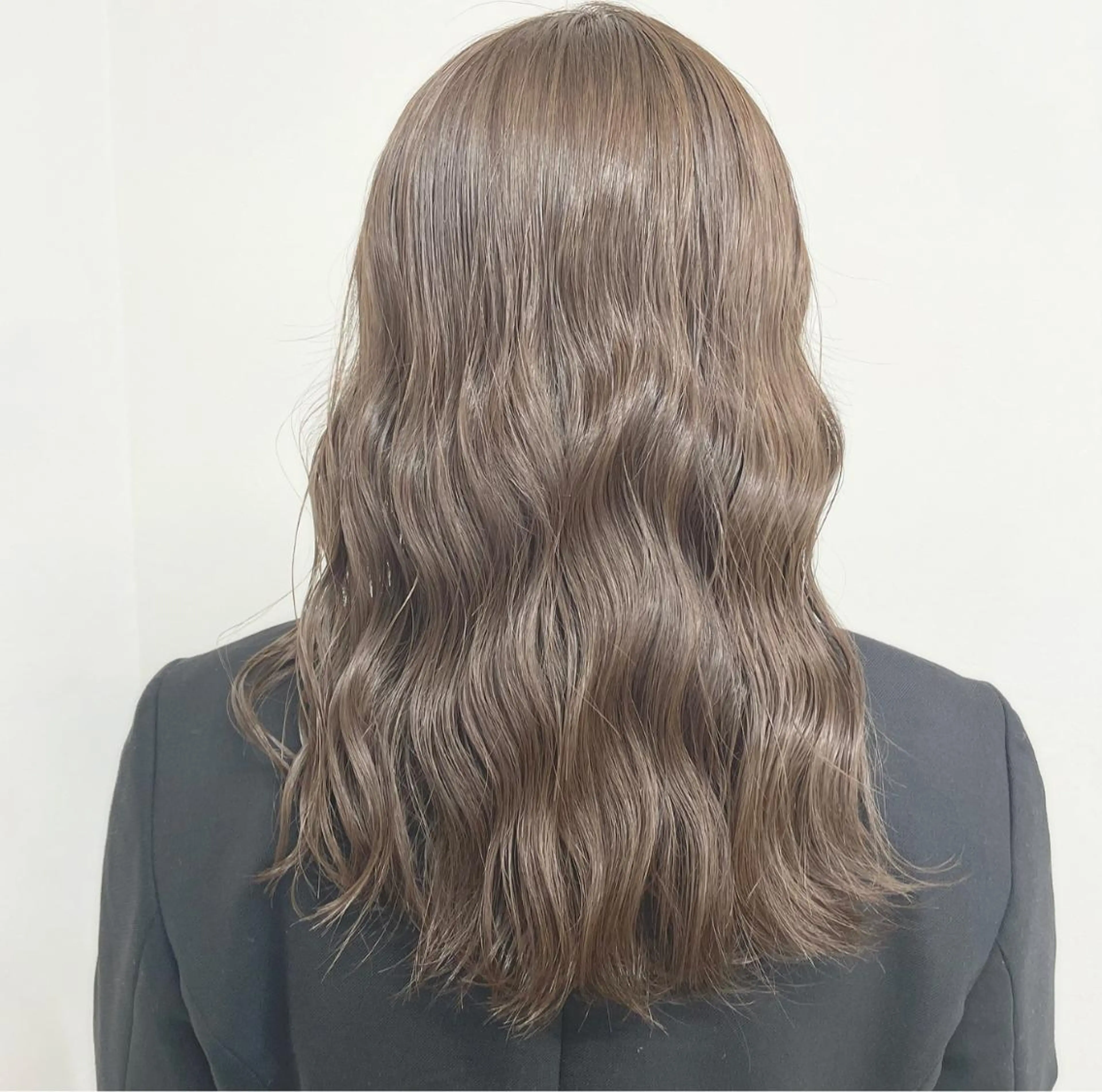 ミディアム カラー 肌に馴染む暗髪 梅田・増田のヘアスタイル