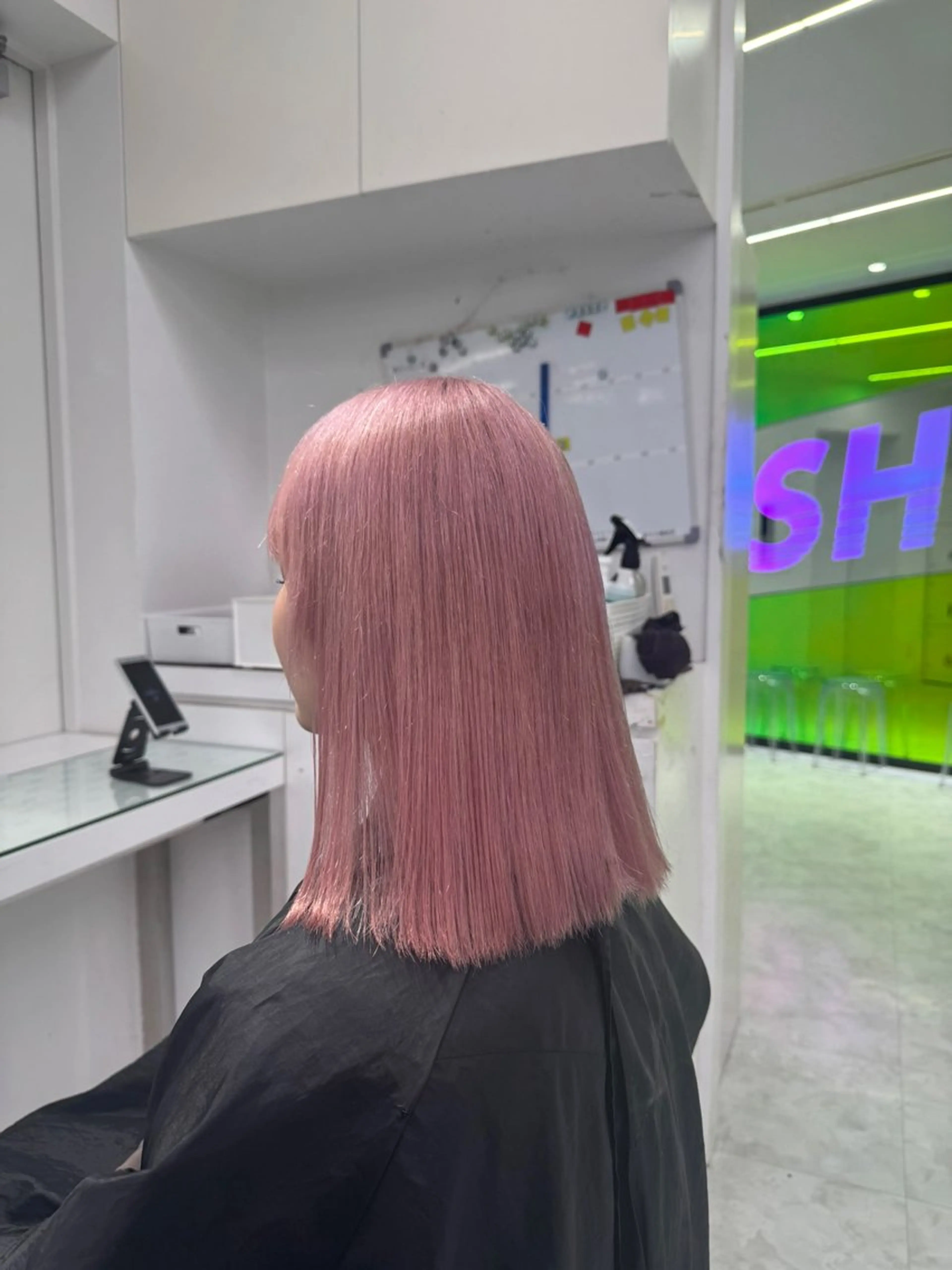 ミディアム カラー ヘアアレンジ ヘアカラー トリートメント ヘッドスパ ヘアセット ウルフカット×ハイ トーン職人🤍ゆうひのヘアスタイル