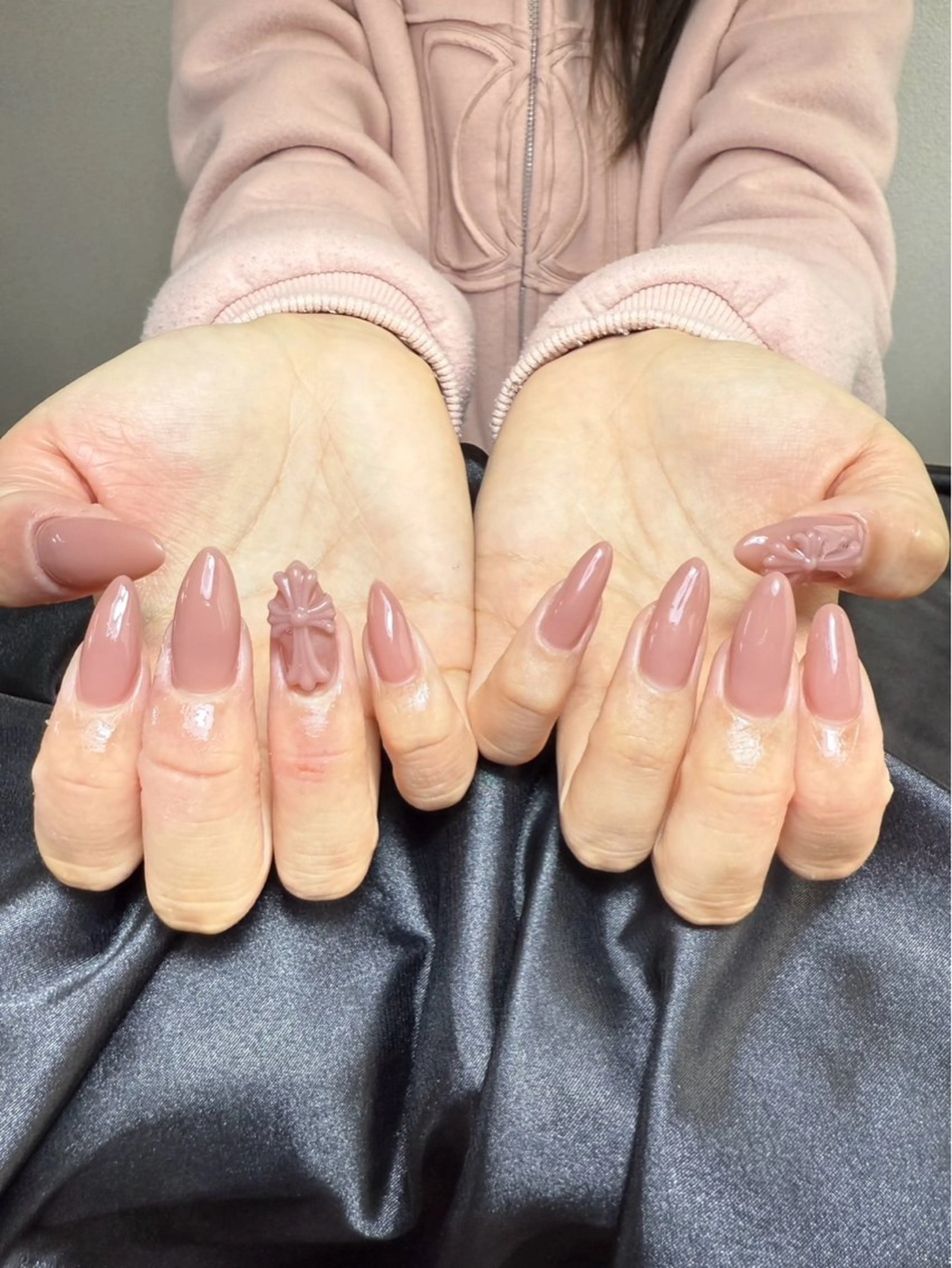 ネイル チークネイル 長さ出し フットネイル ジェルネイル 卒業式 𝓐𝓷𝓻𝓲 XiinhNailのネイルデザイン