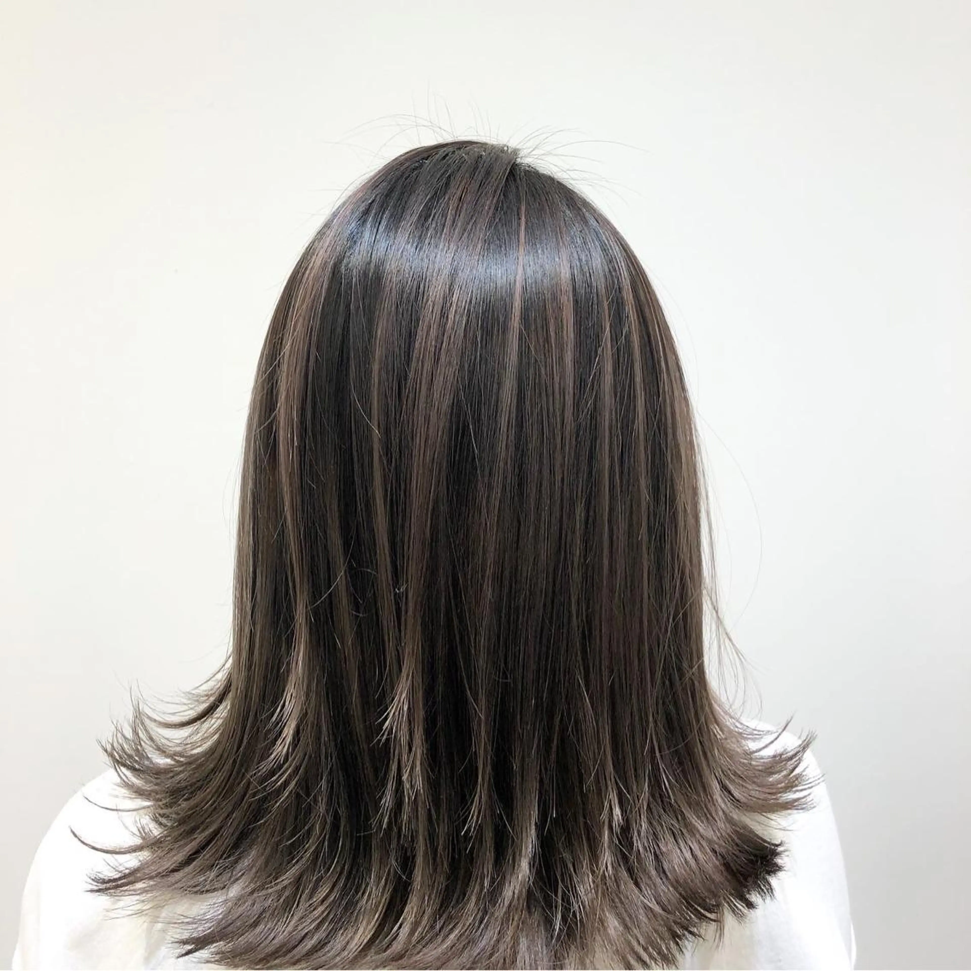 ミディアム カラー バレイヤージュ レイヤーカット 【店長】大根 亮太のヘアスタイル