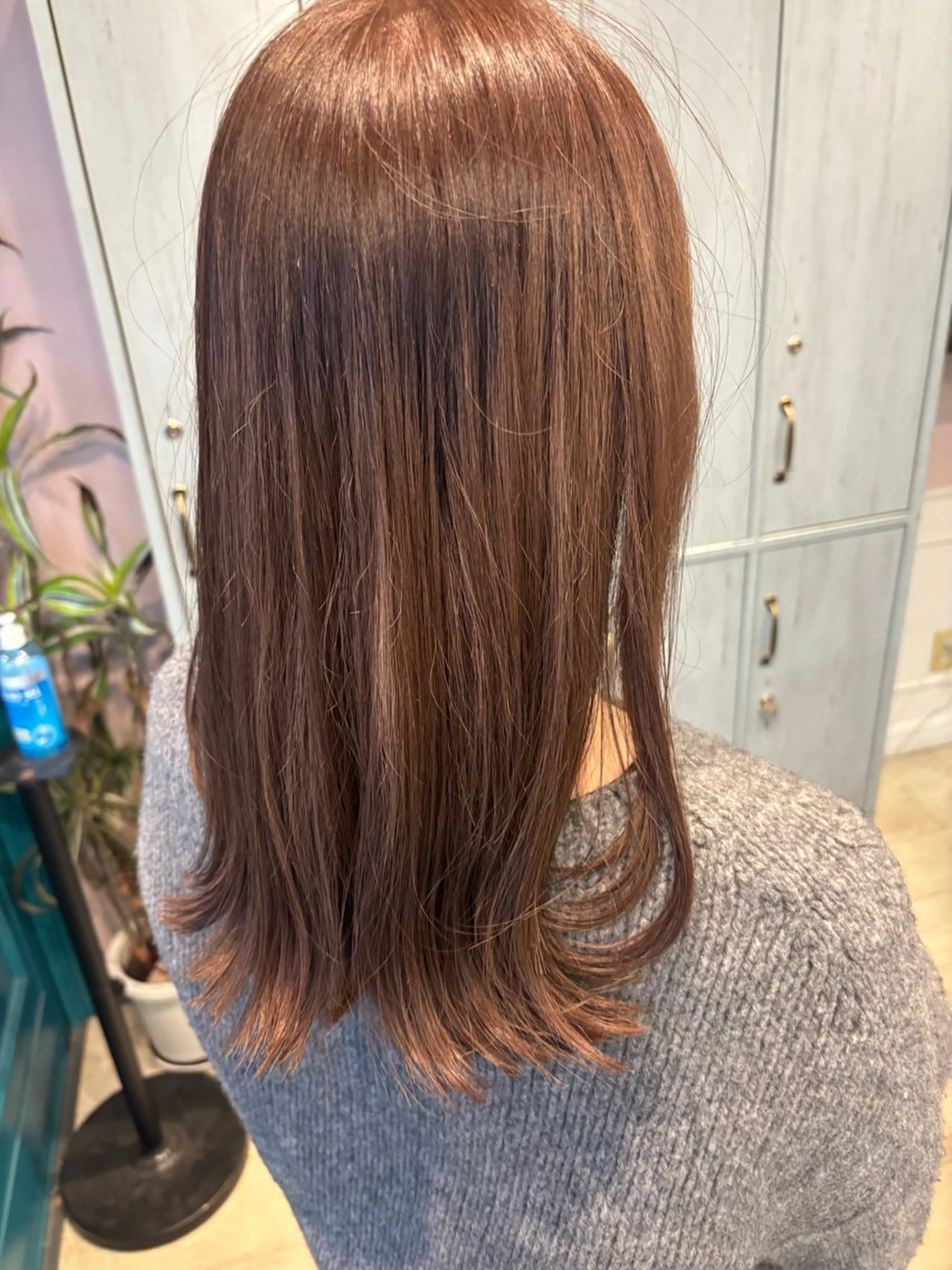 セミロング ツヤ感カラーレイヤー カット川野莉空のヘアスタイル