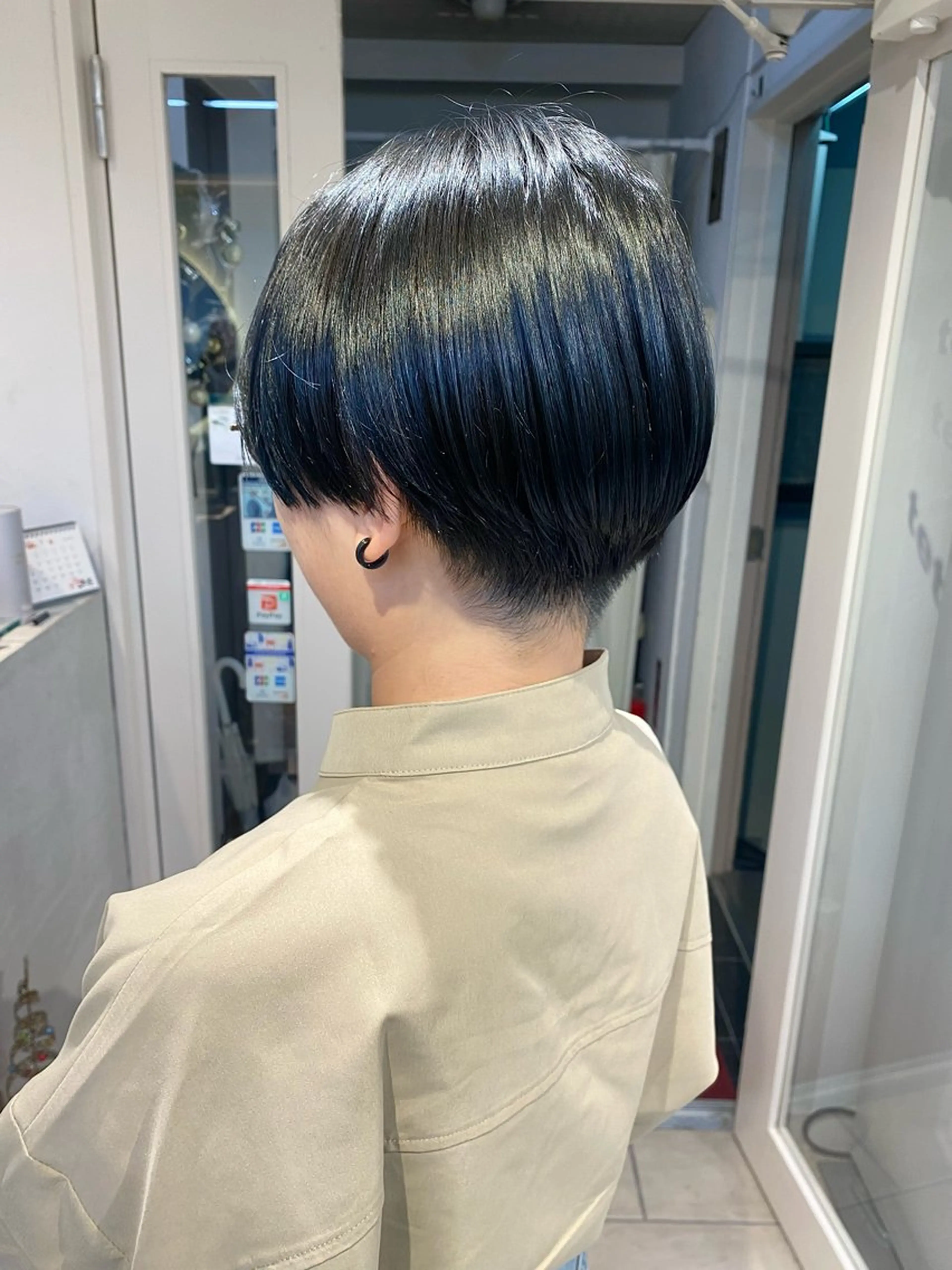ショート カラー 黒髪 ブルーカラー ブルーブラック 透明感カラー ダブルカラー Aya　ブリーチなし 🌱　ダブルカラーのヘアスタイル