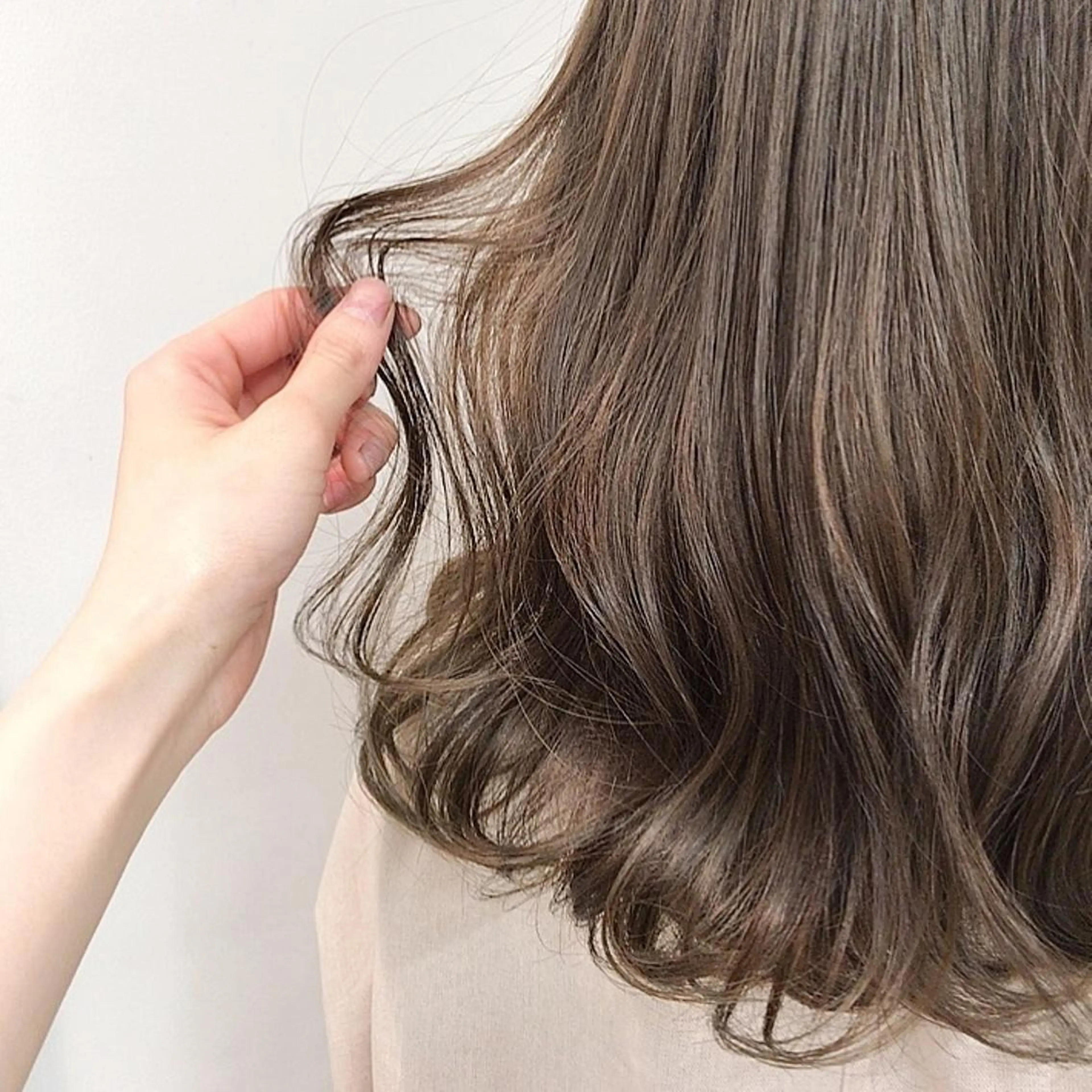 ミディアム カラー ブリーチ CITY louwe 脇坂彩音のヘアスタイル