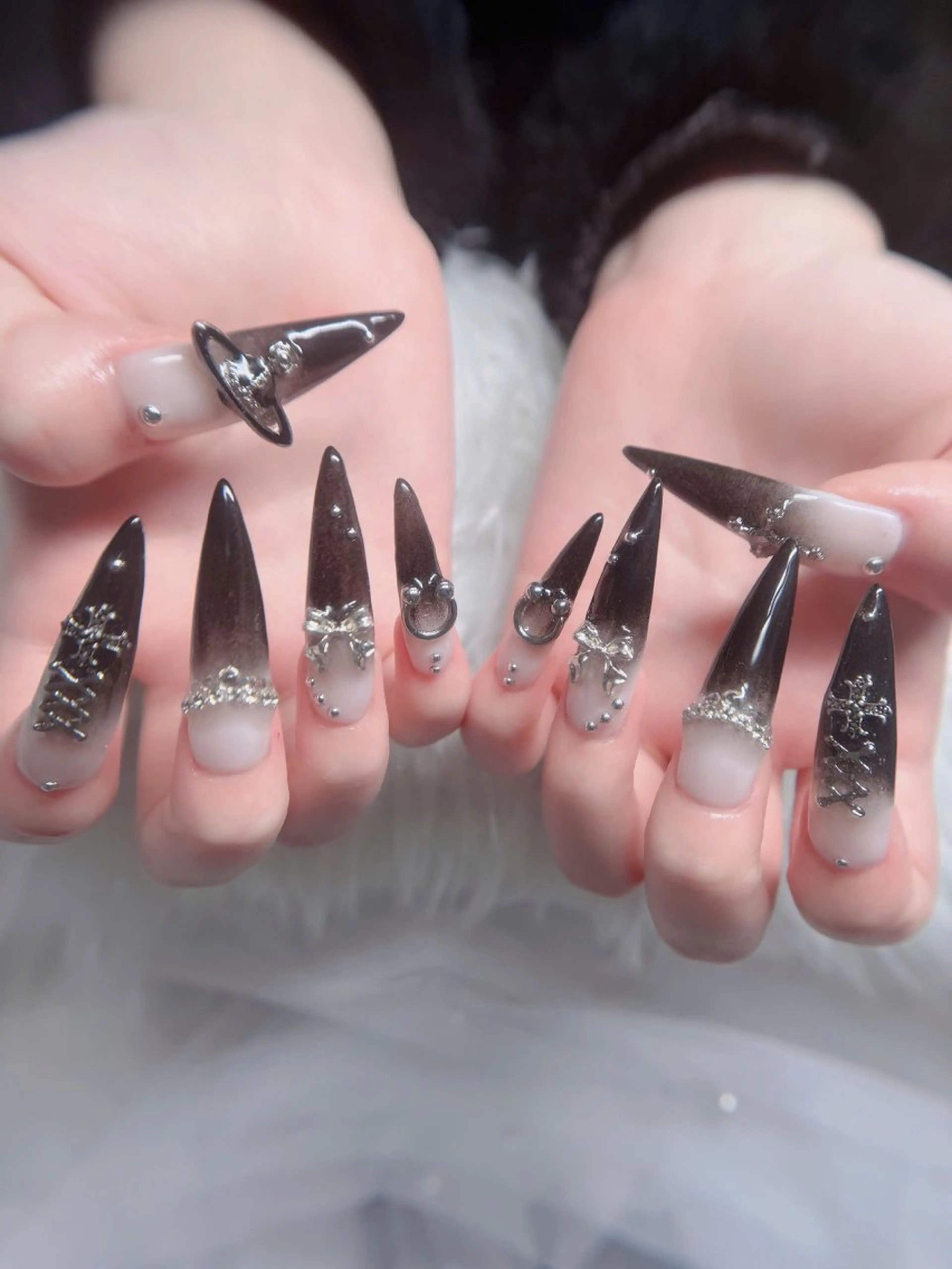 ネイル オーロラネイル フレンチネイル ジェルネイル ハロウィン キラキラネイル ハンドネイル H.baby Nail Salonのネイルデザイン