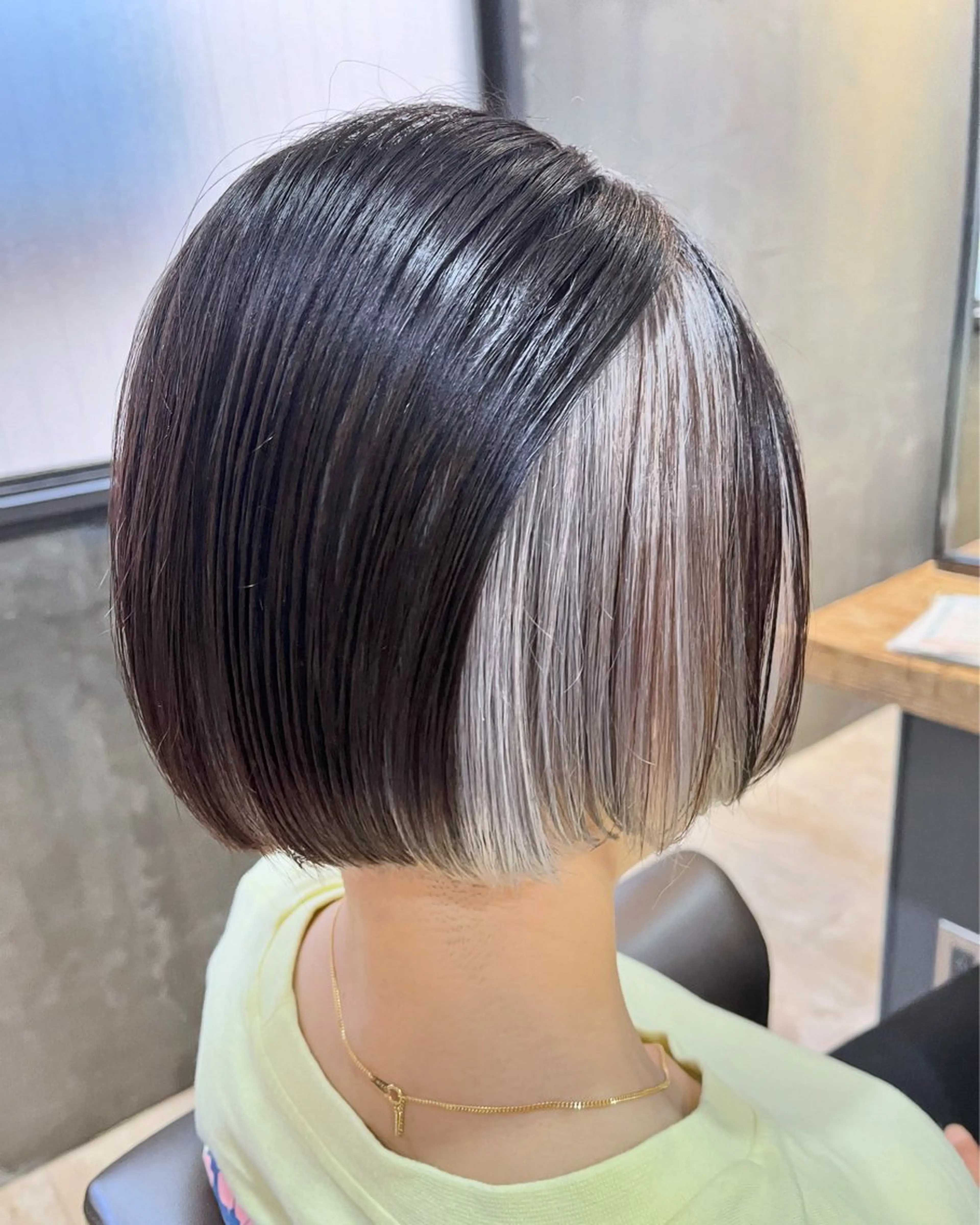 ショート カラー ブリーチ インナーカラー シルバー 髪質改善/ハイトーン カラー/久保田彰のヘアスタイル