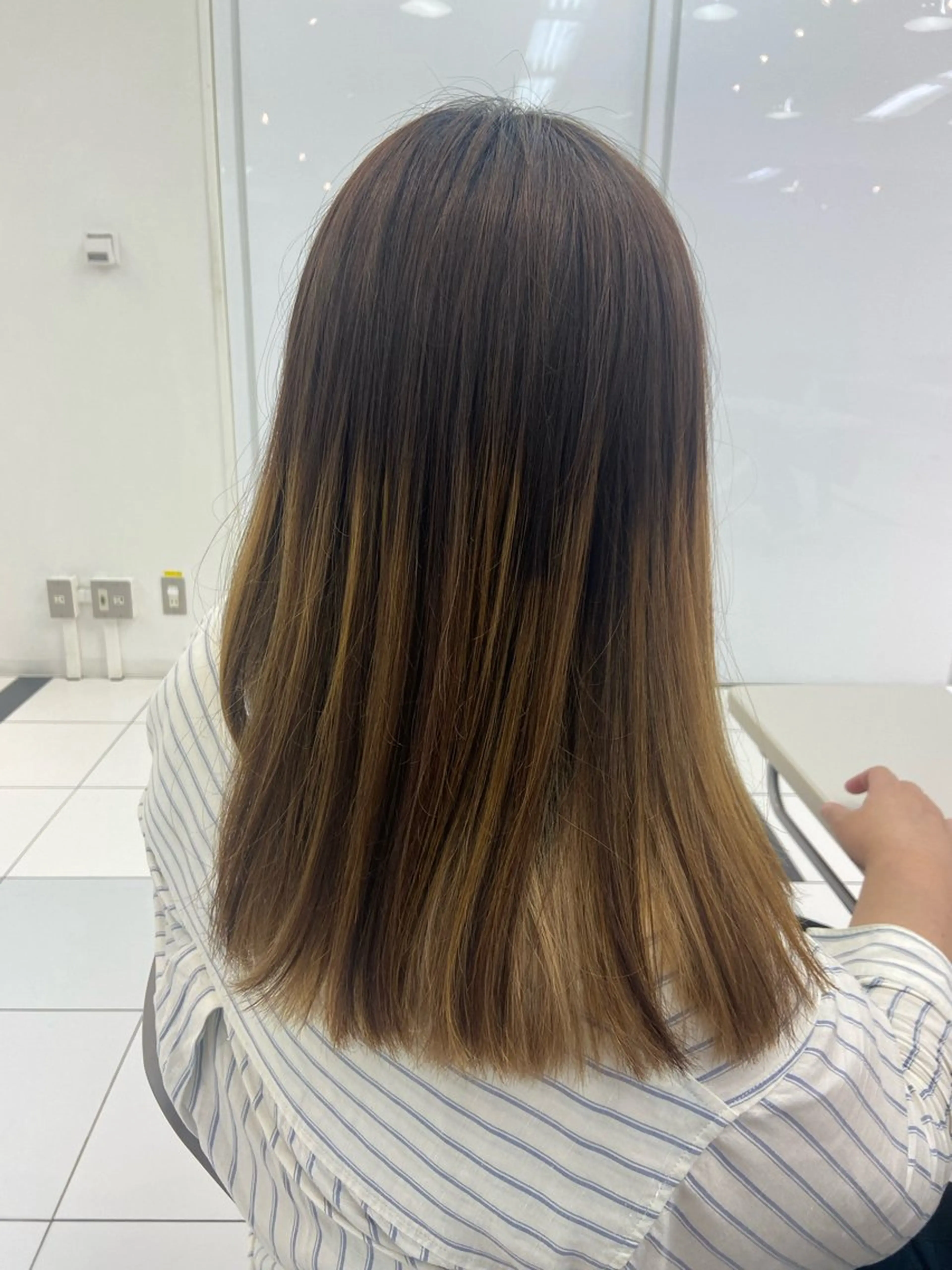 ロング カラー コジマ ツムギのヘアスタイル