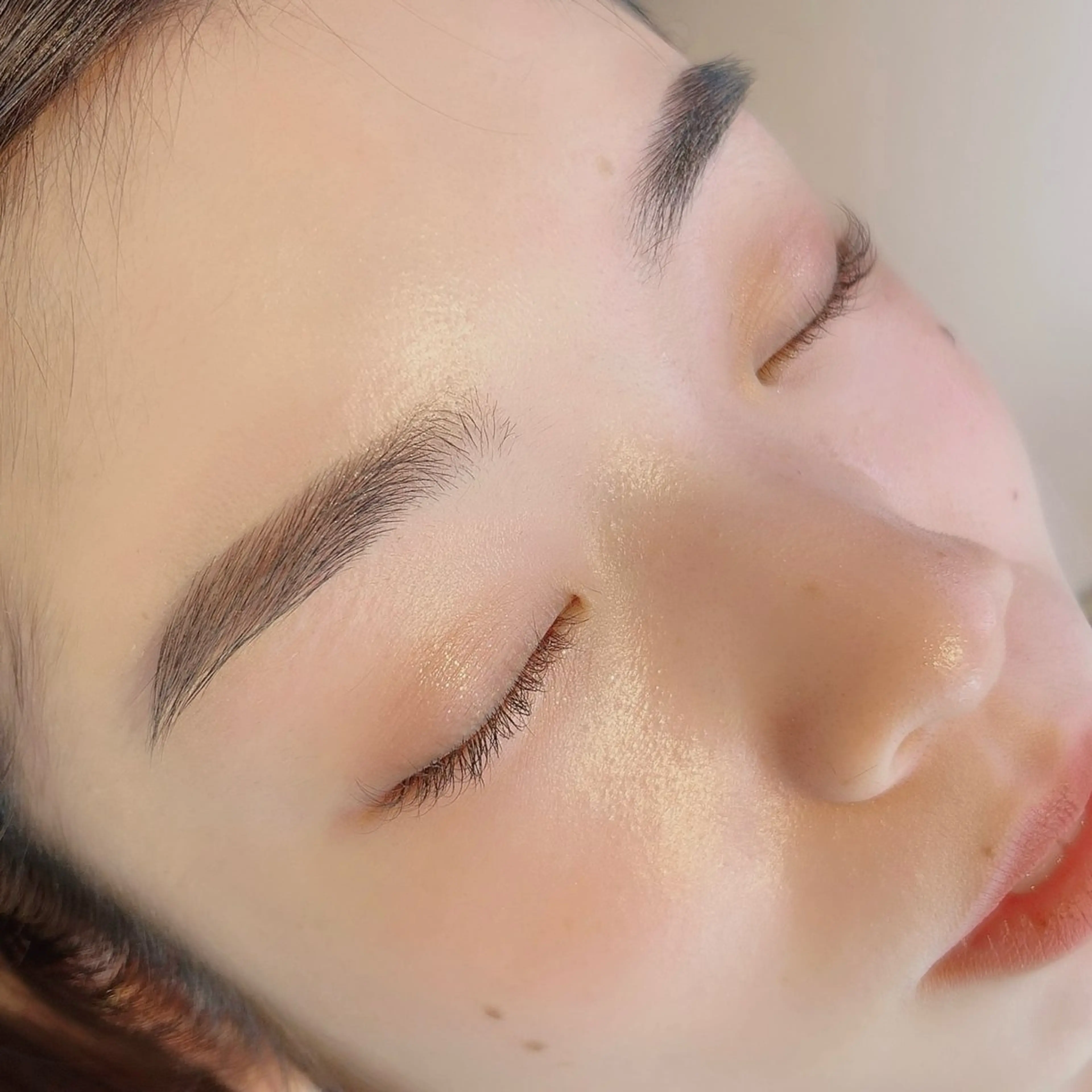 アイブロウ&額&口周り3点WAX脱毛【新宿】の写真