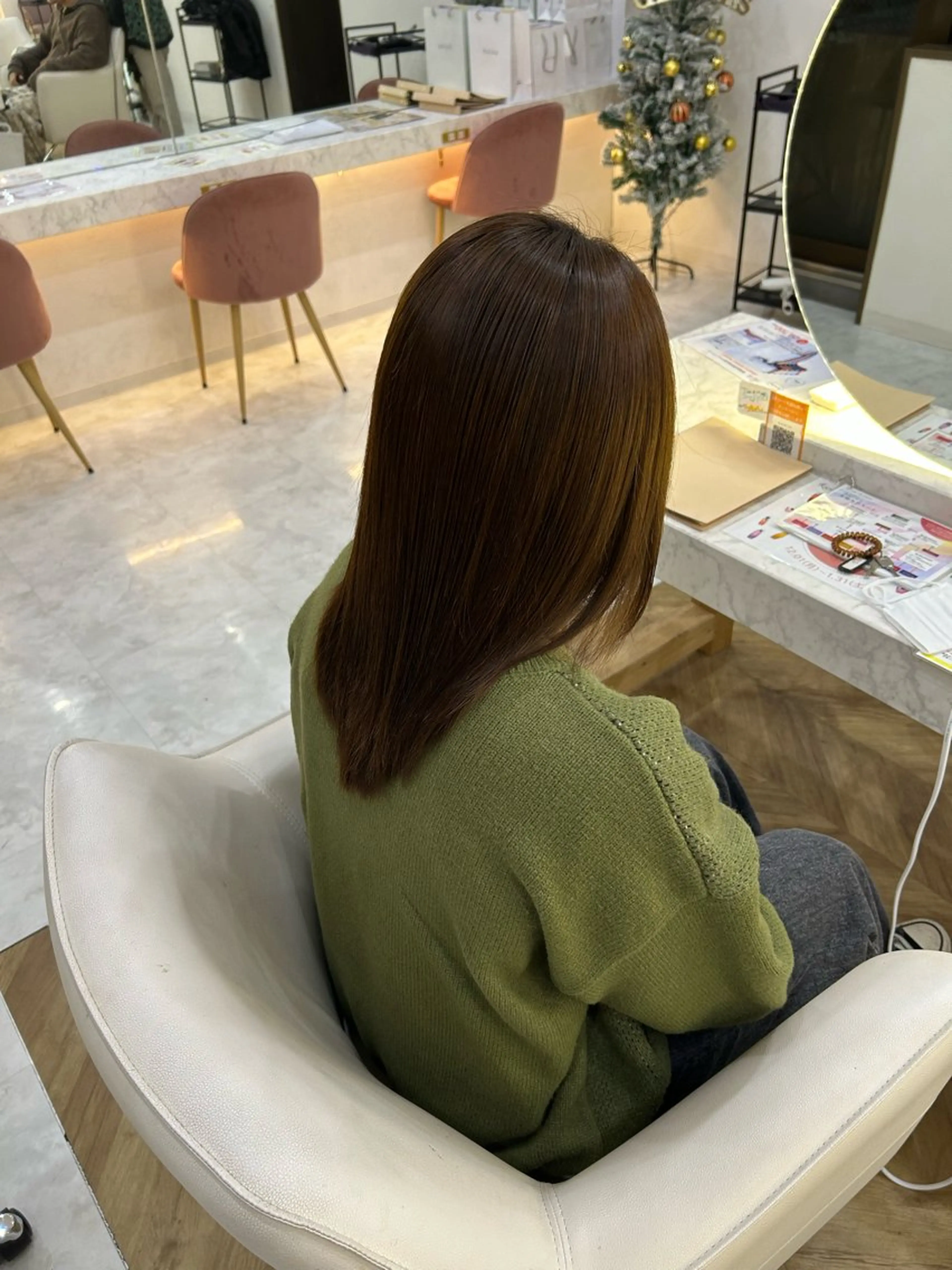 ミディアム カット 縮毛矯正 トリートメント 𝜗𝜚ブリーチ ／レイヤー𝜗𝜚のヘアスタイル