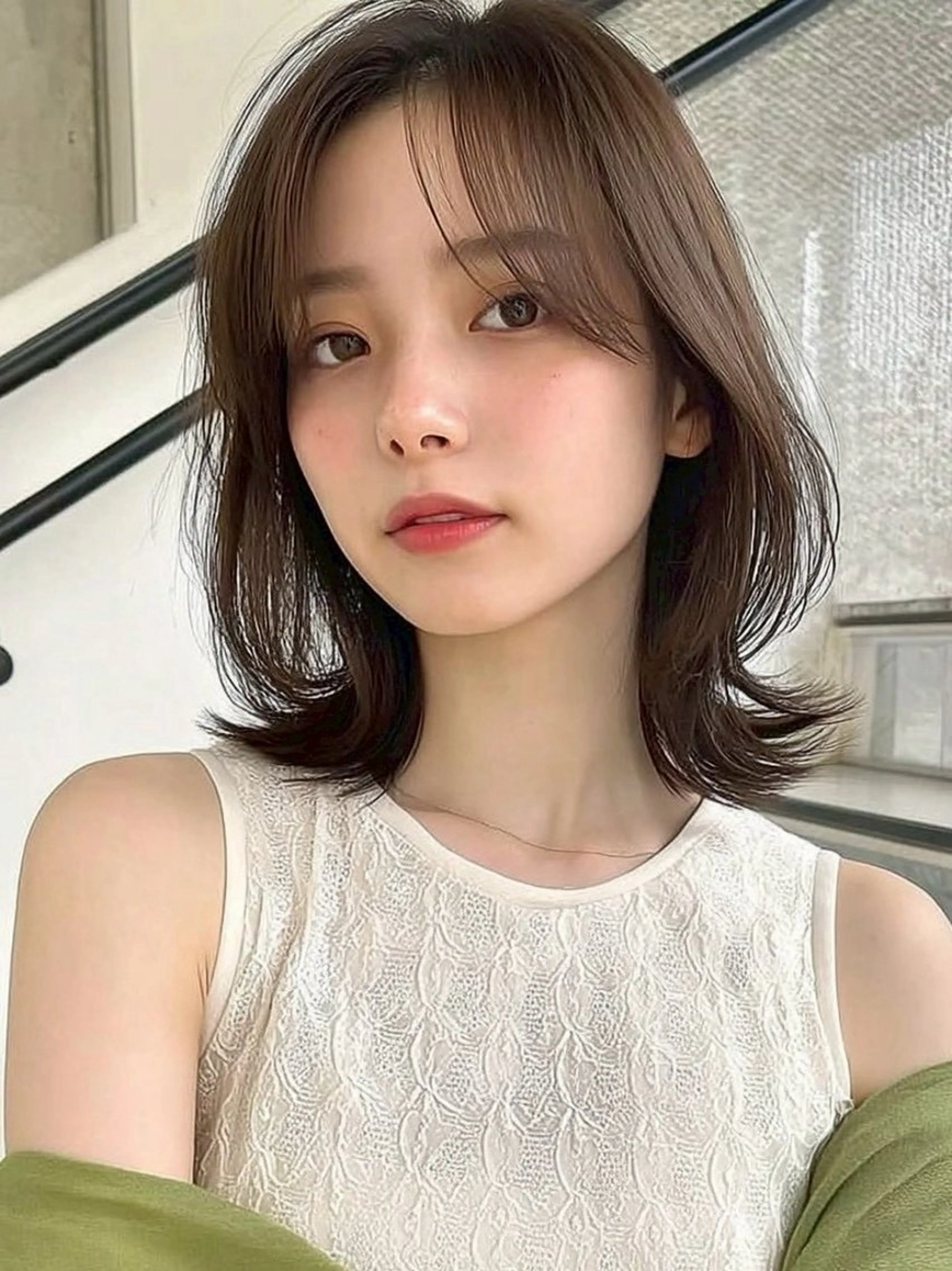 ミディアム 越川 友美子のヘアスタイル