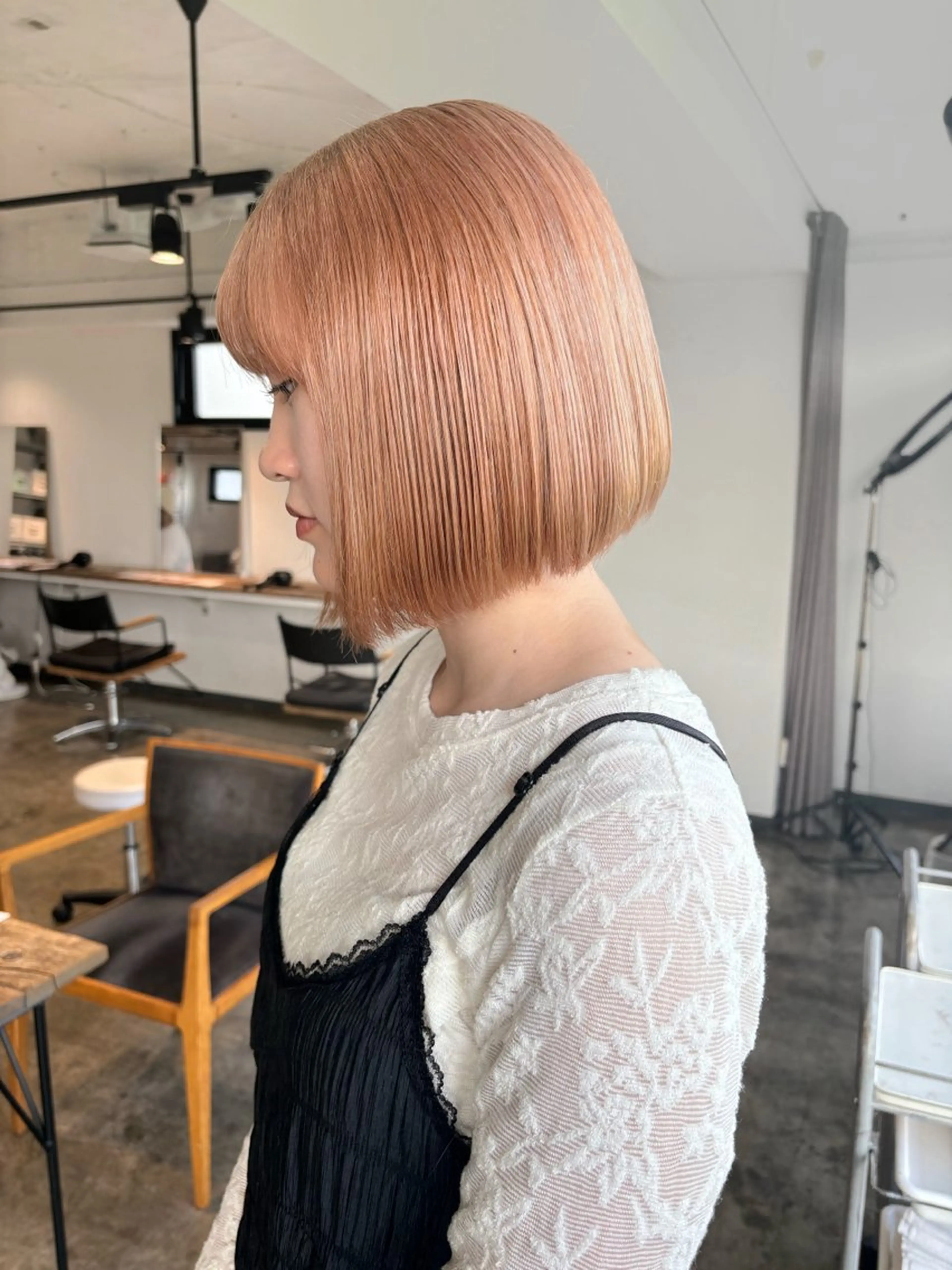 ミディアム カラー ベージュカラー ブリーチ ダブルカラー ミルクティーベージュ オレンジ 暖色カラー🍒 ケアブリーチ/akiのヘアスタイル