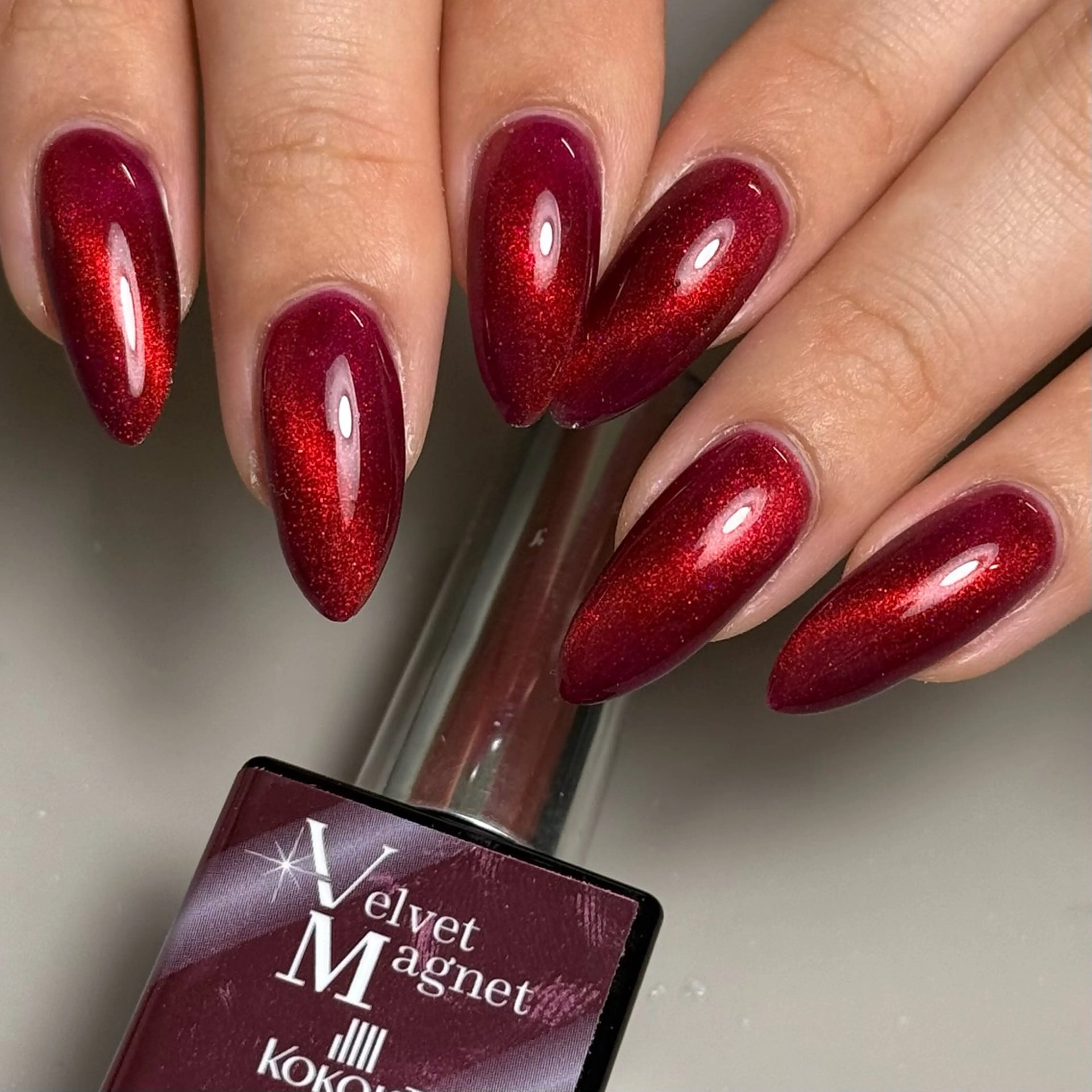 ネイル マグネットネイル 赤色 ハンドネイル Nail salon h所属・nail salon h🎀小夏のネイルデザイン