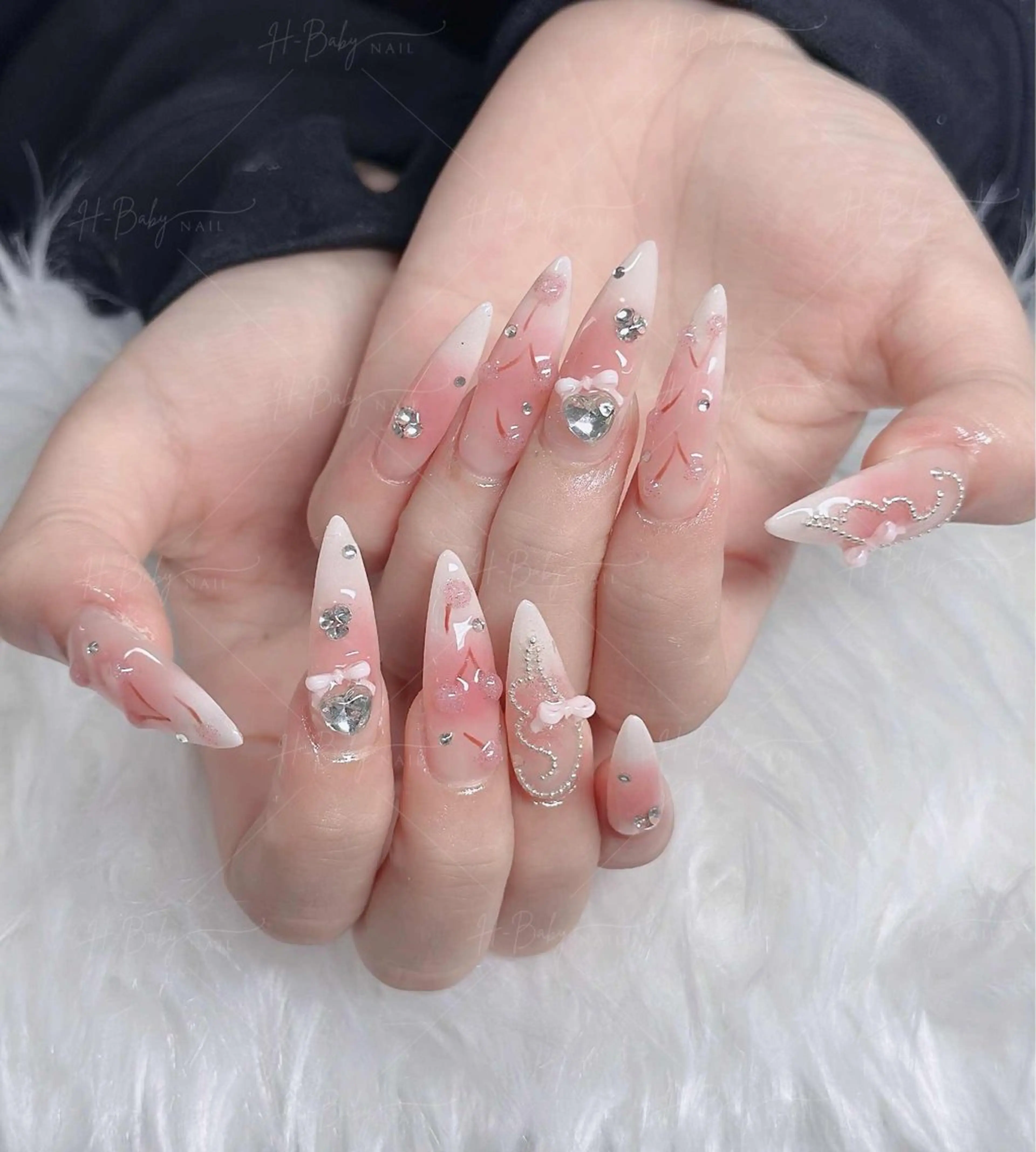 ネイル フレンチネイル ジェルネイル ハロウィン キラキラネイル 韓国ネイル H.baby Nail Salonのネイルデザイン