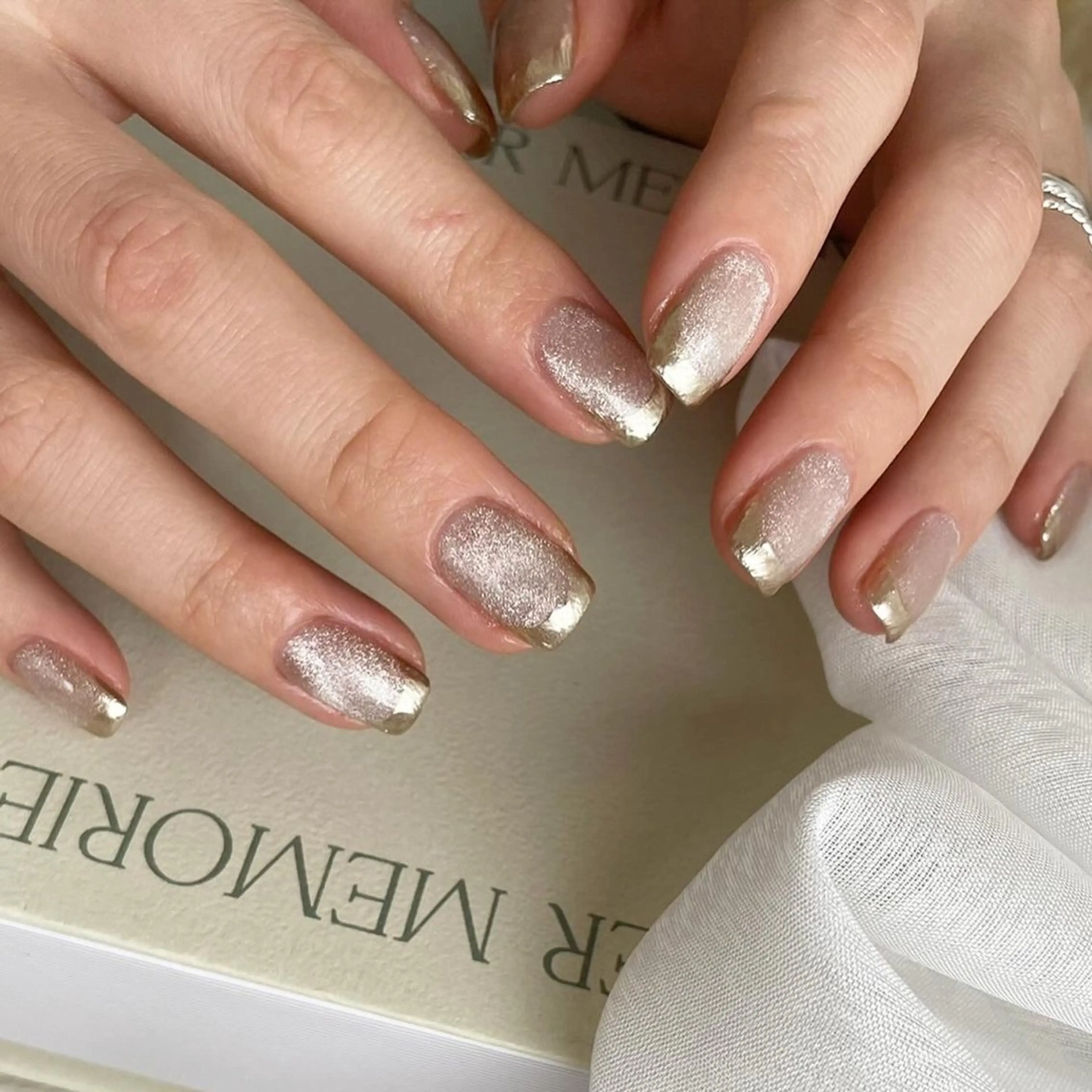 ネイル フレンチネイル ジェルネイル マグネットネイル ミラーネイル パラジェル feliseey 〘フェリシー 〙のネイルデザイン