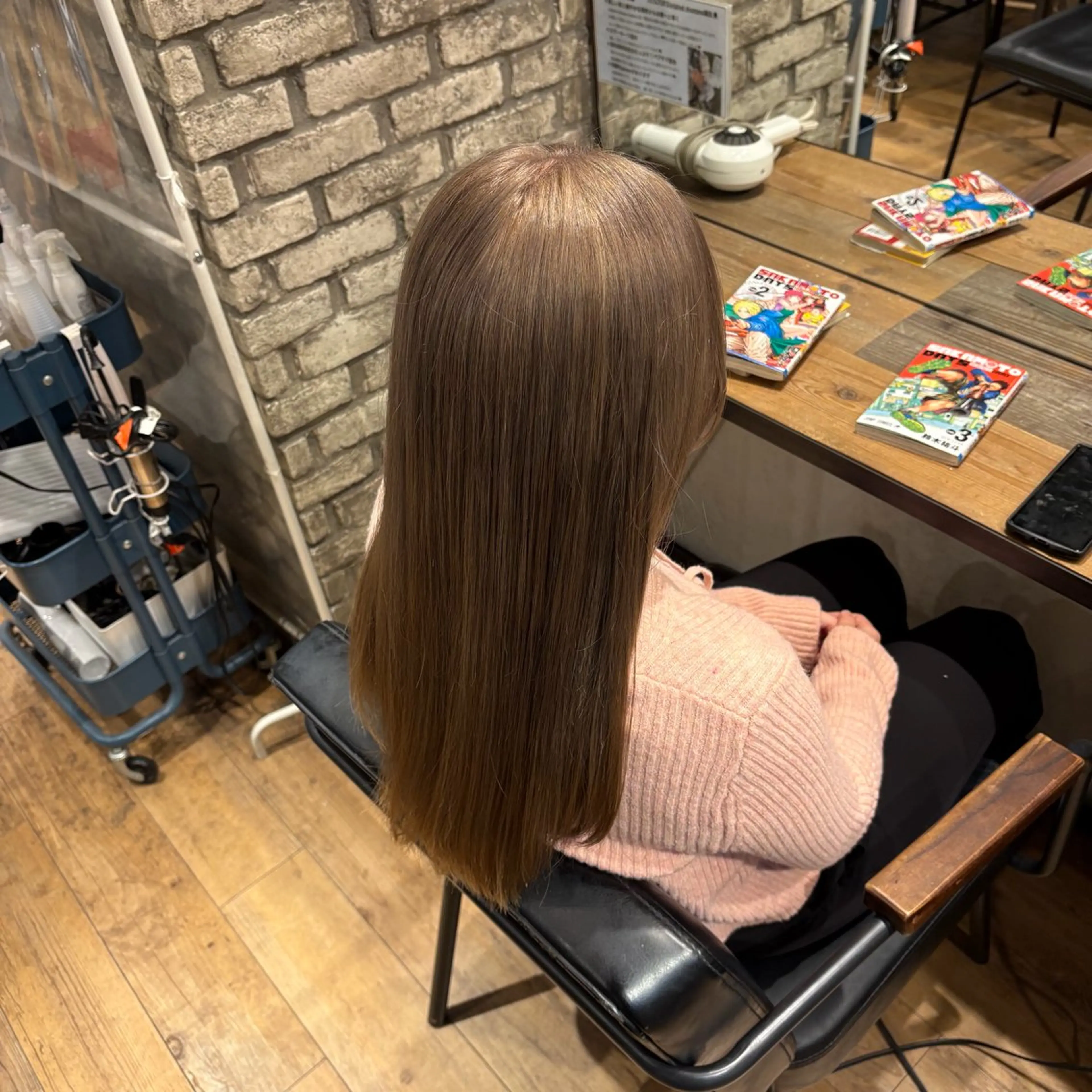 ロング カラー ベージュカラー ミルクティーベージュ ヘアカラー 手嶋 理仁のヘアスタイル