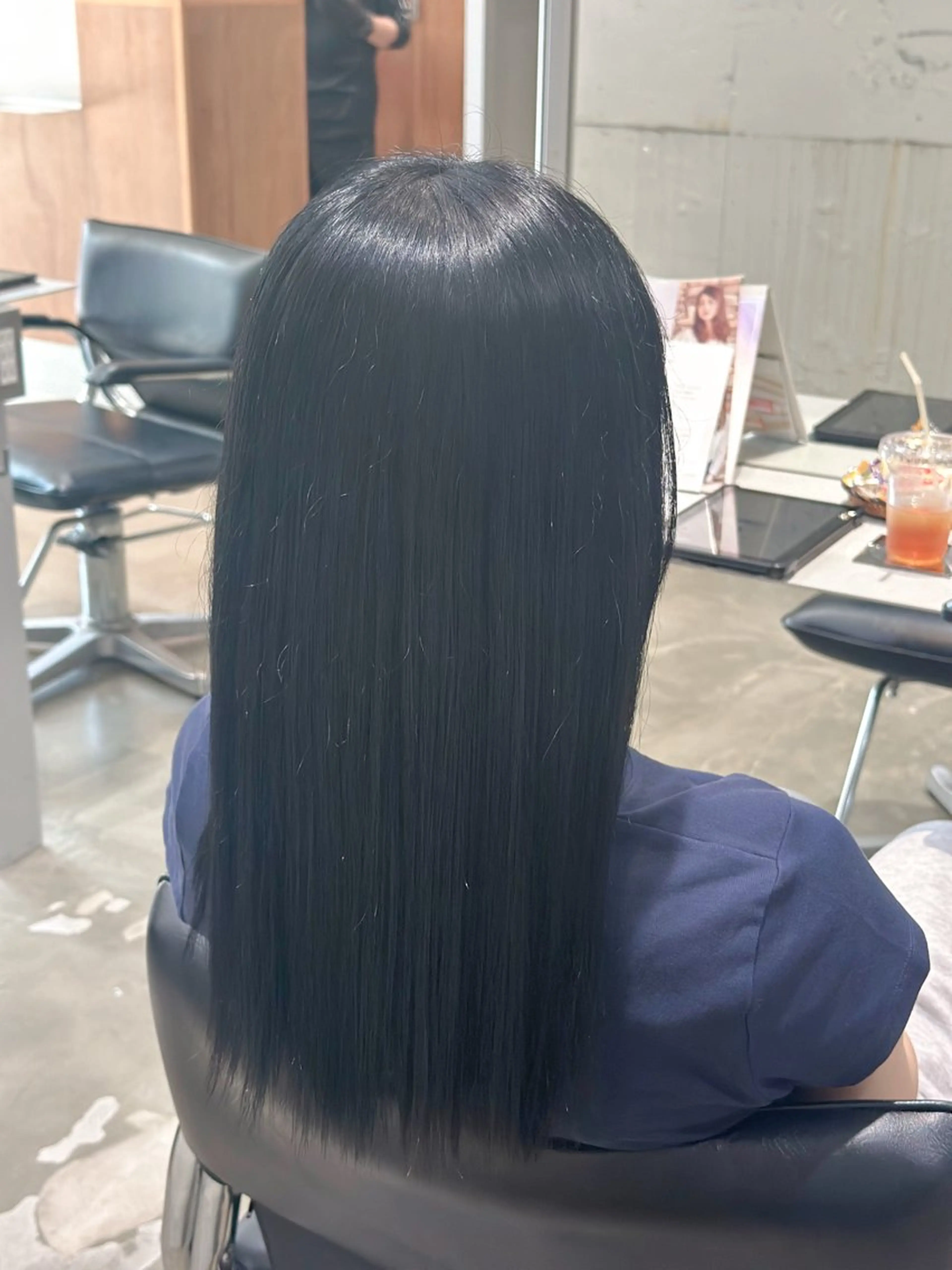 カラー 黒髪 ブリーチ ブルーカラー ブルーブラック 透明感カラー Helena ゆかのヘアスタイル