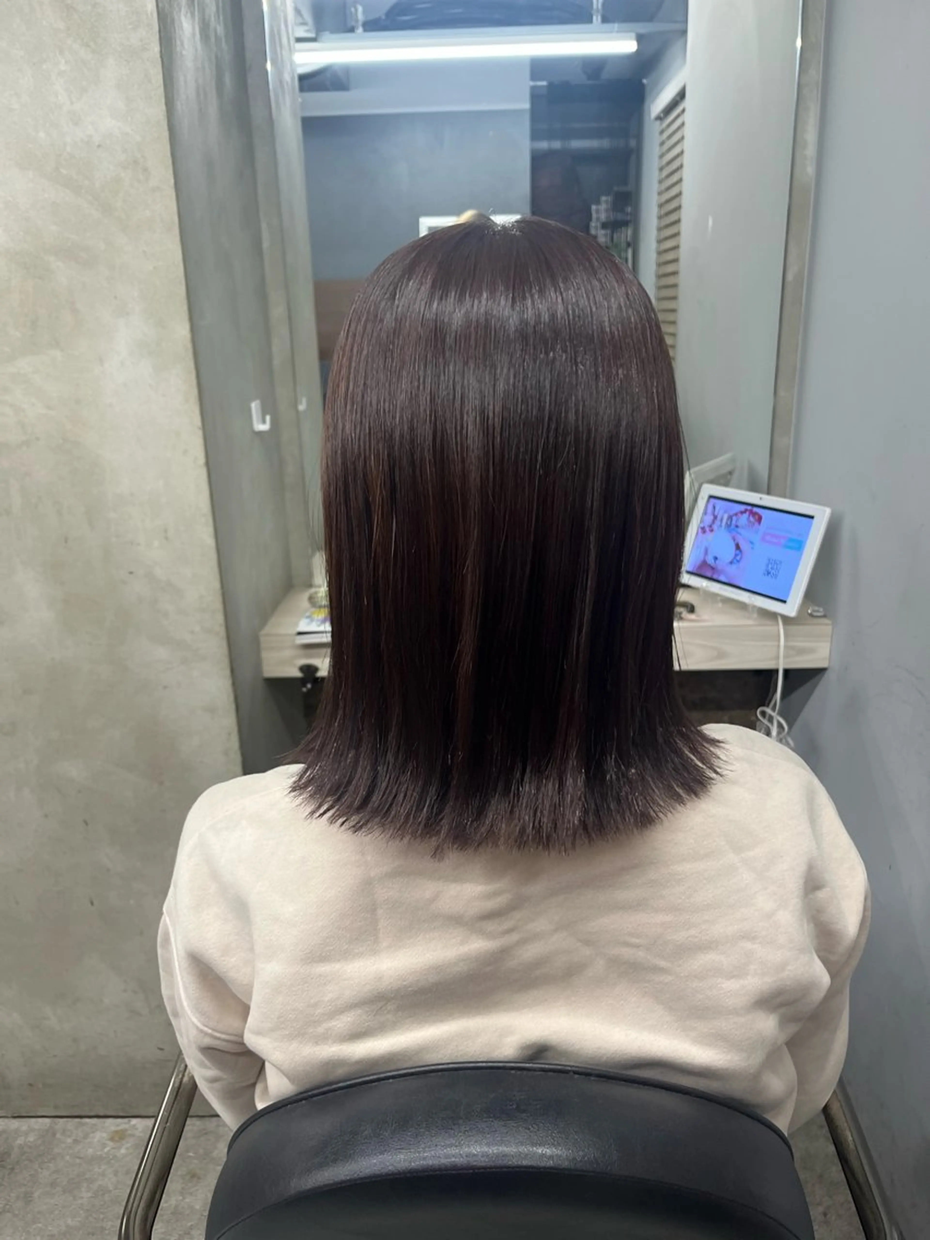 ミディアム カラー ✩.*Aise⟡.· 艶カラー🐈‍⬛🩶のヘアスタイル