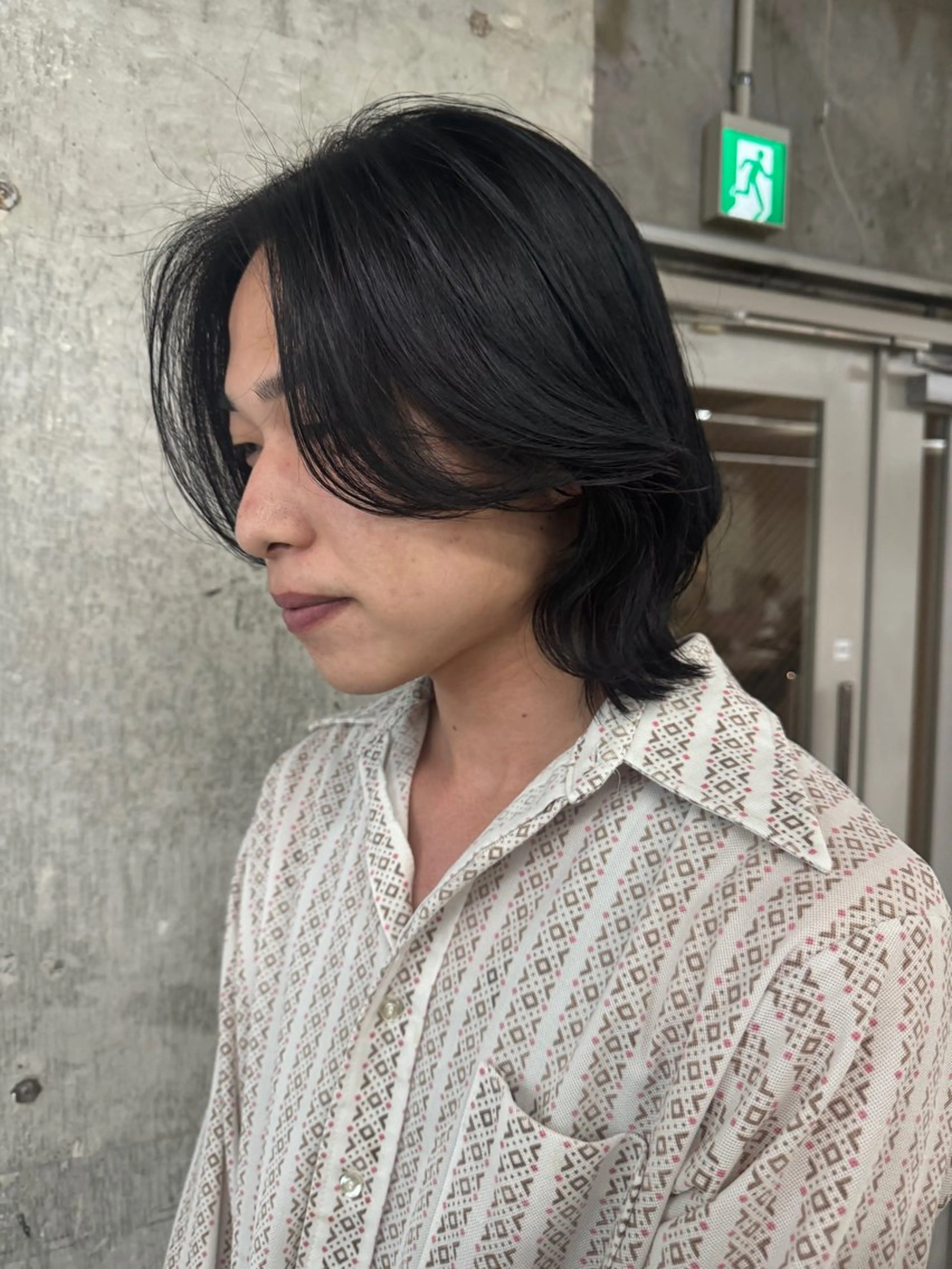 ショート カラー 愛加ブリーチ・ レイヤー・パーマのヘアスタイル