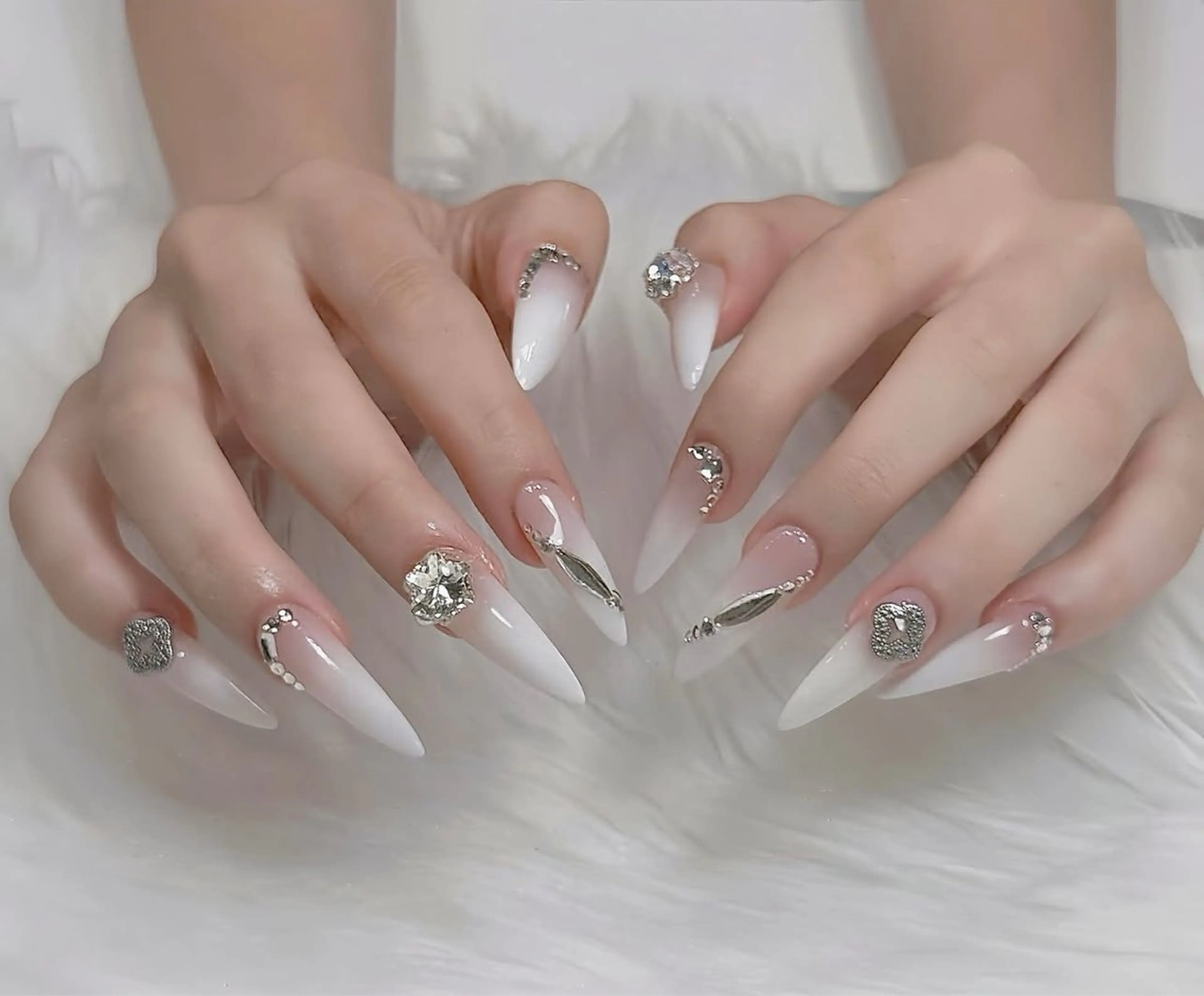 ネイル ハンドネイル T.Lee Nail Lilyのネイルデザイン