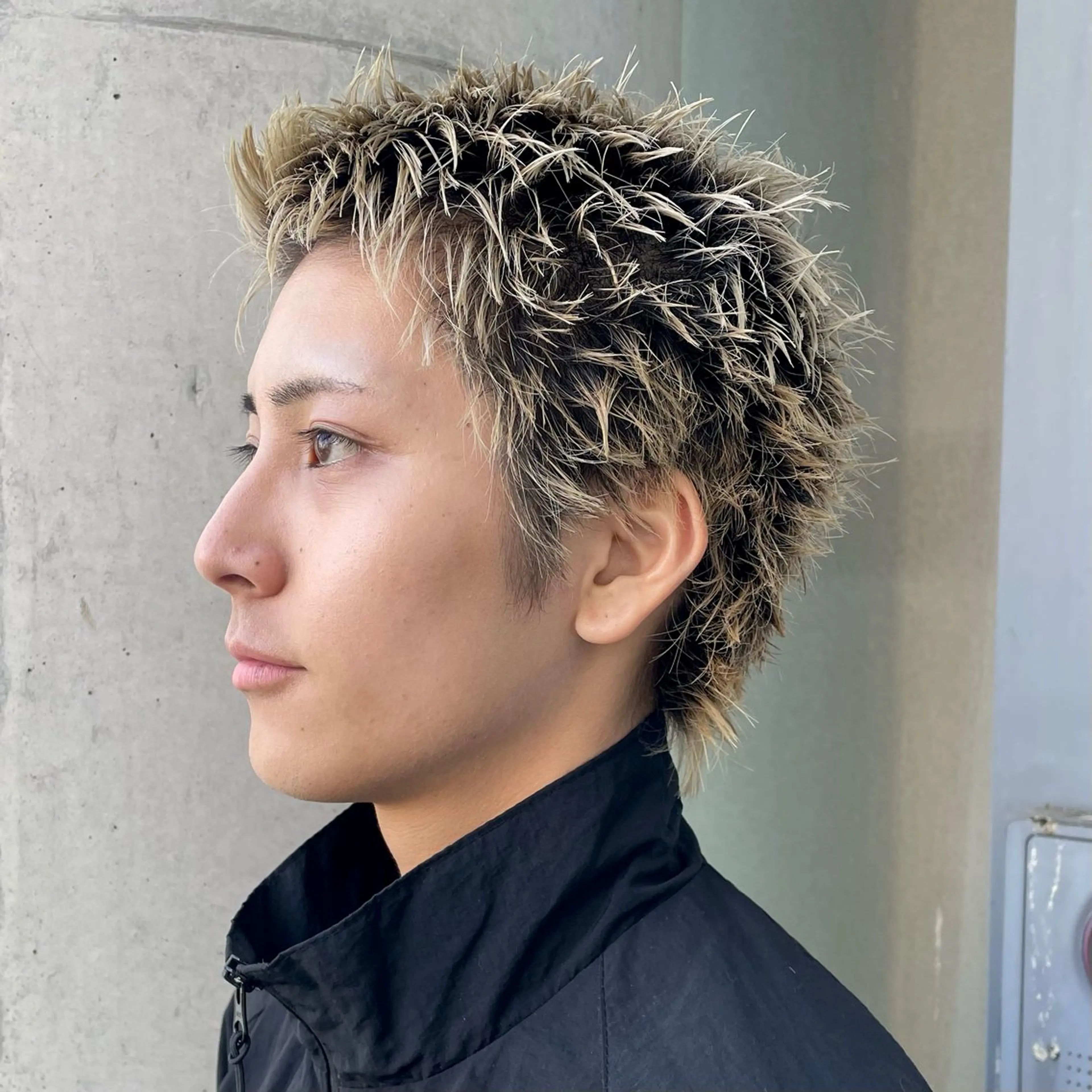 ショート カラー メンズ メンズブリーチ メンズハイトーン スパイキーショート ブリーチ ハイトーンカラー ⚾️横浜メンズカット 阿部龍馬🍺🍔のヘアスタイル