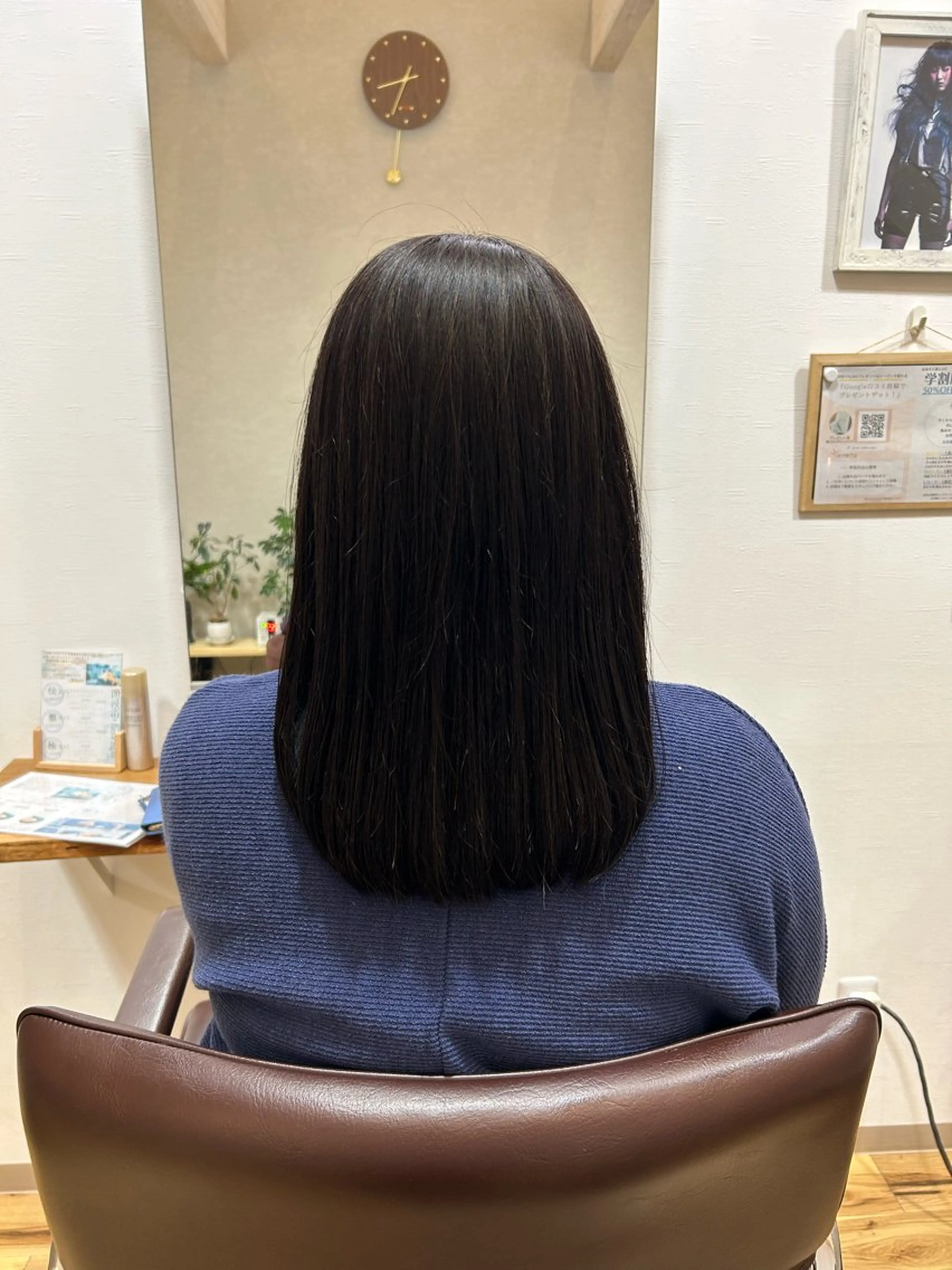 セミロング カット 根石 結菜のヘアスタイル