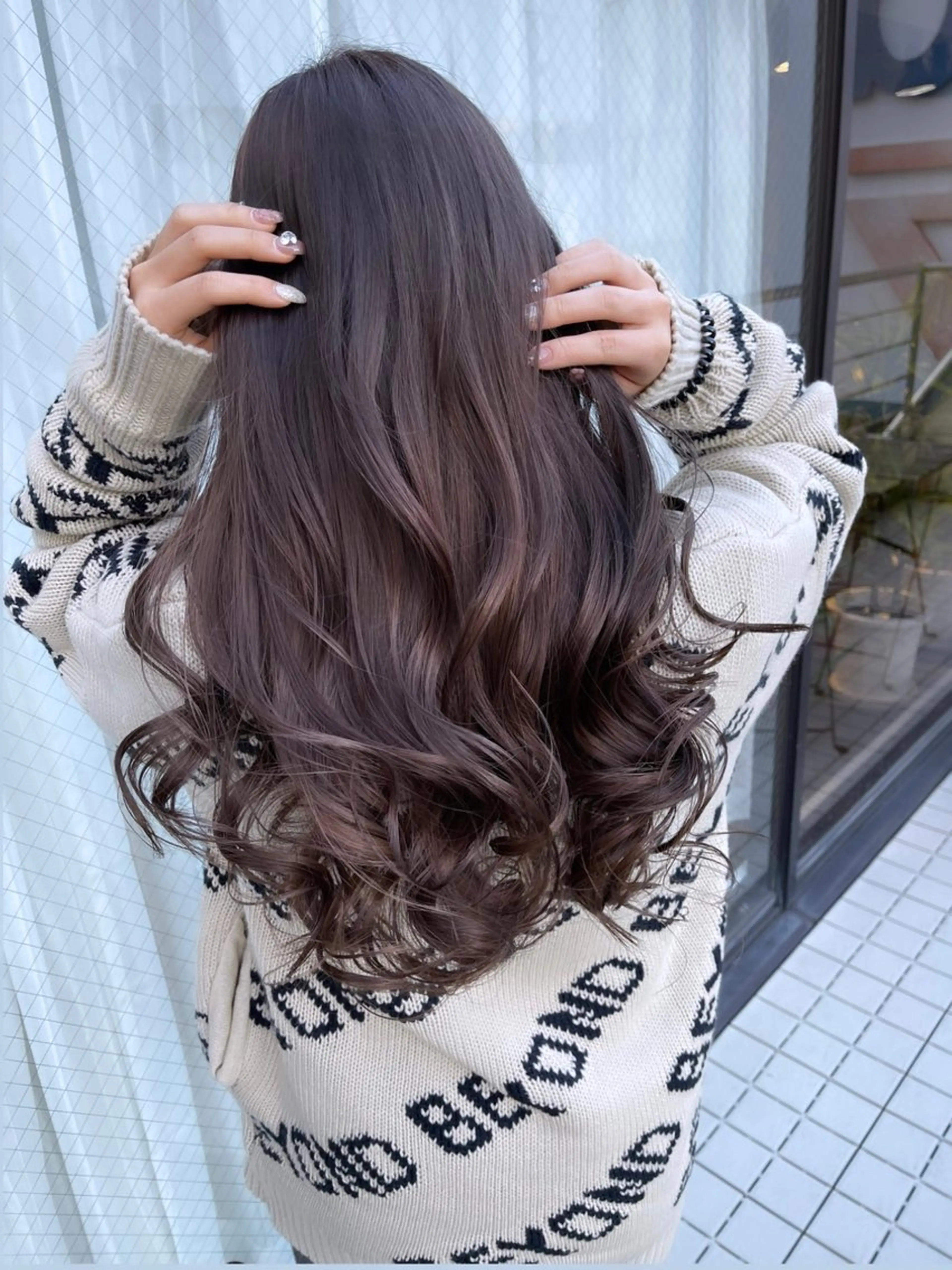 セミロング カラー ヘアアレンジ ベージュカラー ブリーチ イヤリングカラー ハイトーンカラー ミルクティーベージュ ヘアカラー トリートメント 髪質改善/レイヤー 縮毛矯正/ケラチン耀のヘアスタイル