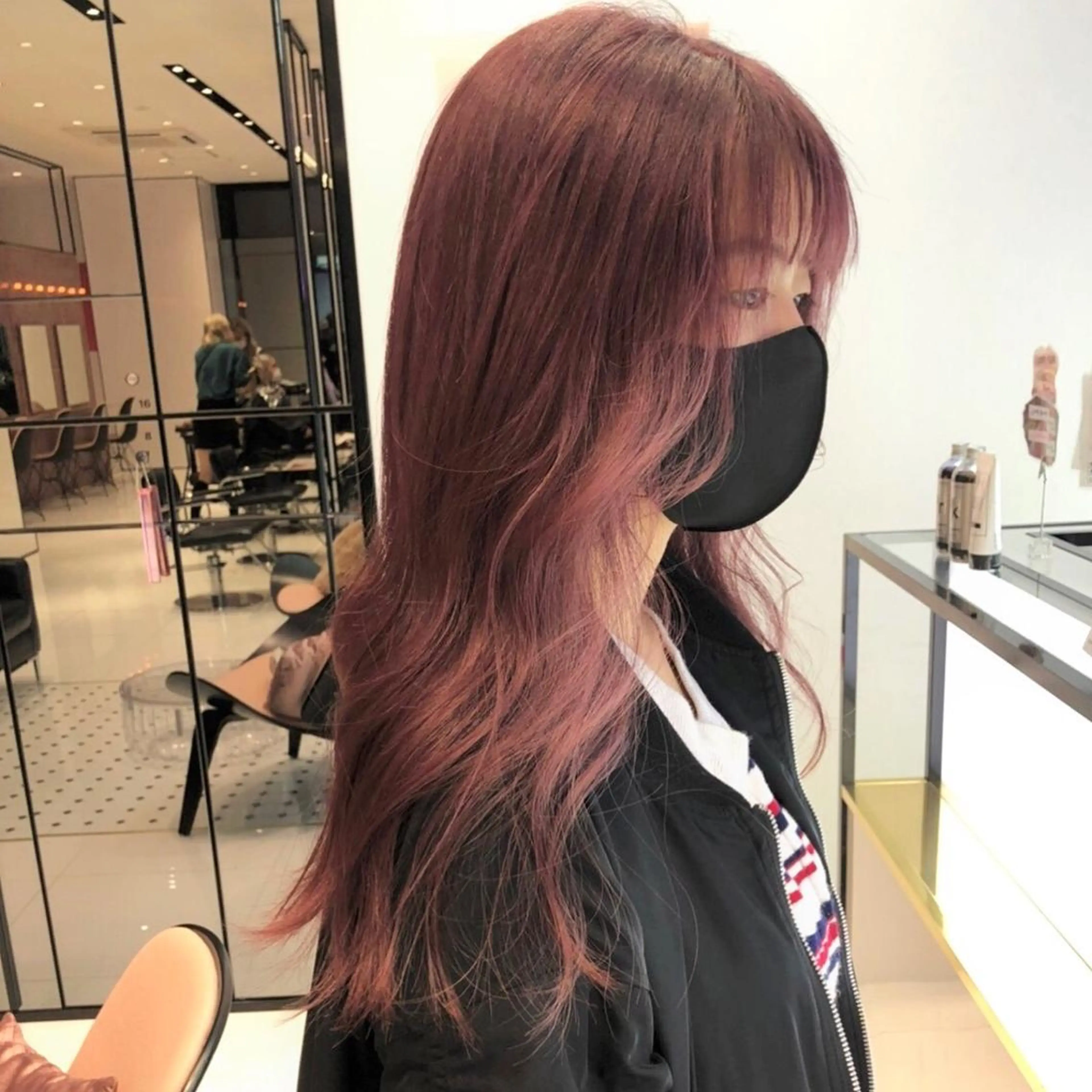 ロング カラー ブリーチ カシス ピンクカラー カット ヘアカラー keen吉祥寺所属・相川 愛実のヘアスタイル